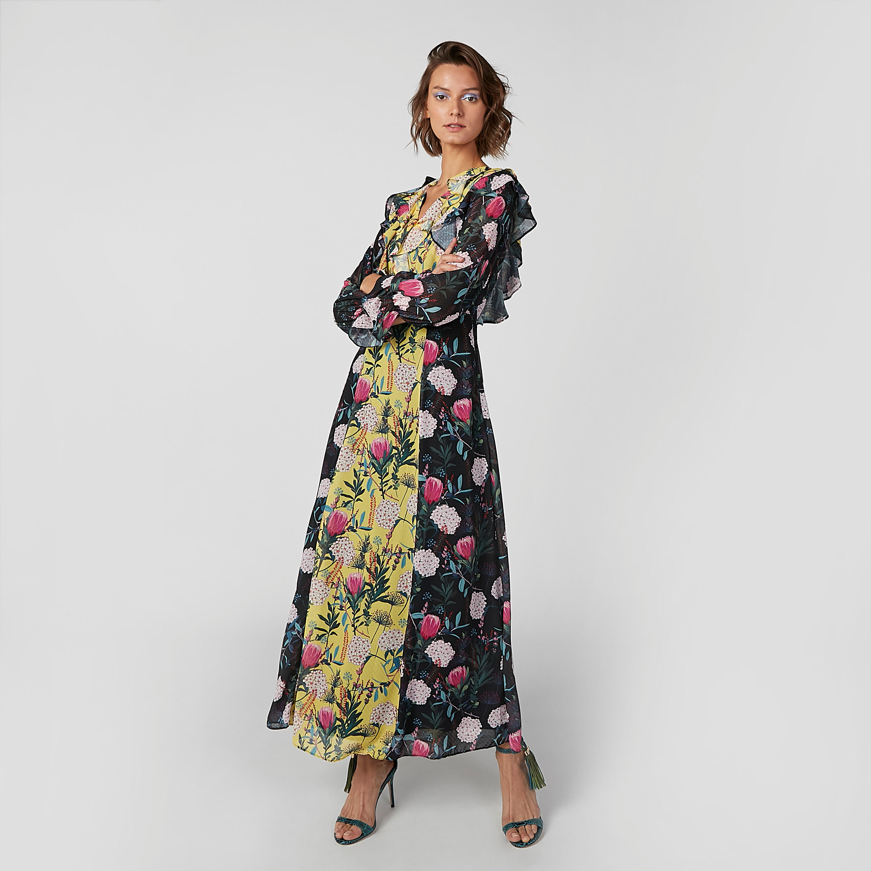 فستان طويل بأكمام طويلة وتفاصيل كشكش وطبعات زهرية من آيكونيك-women-clothing-dresses-image-7