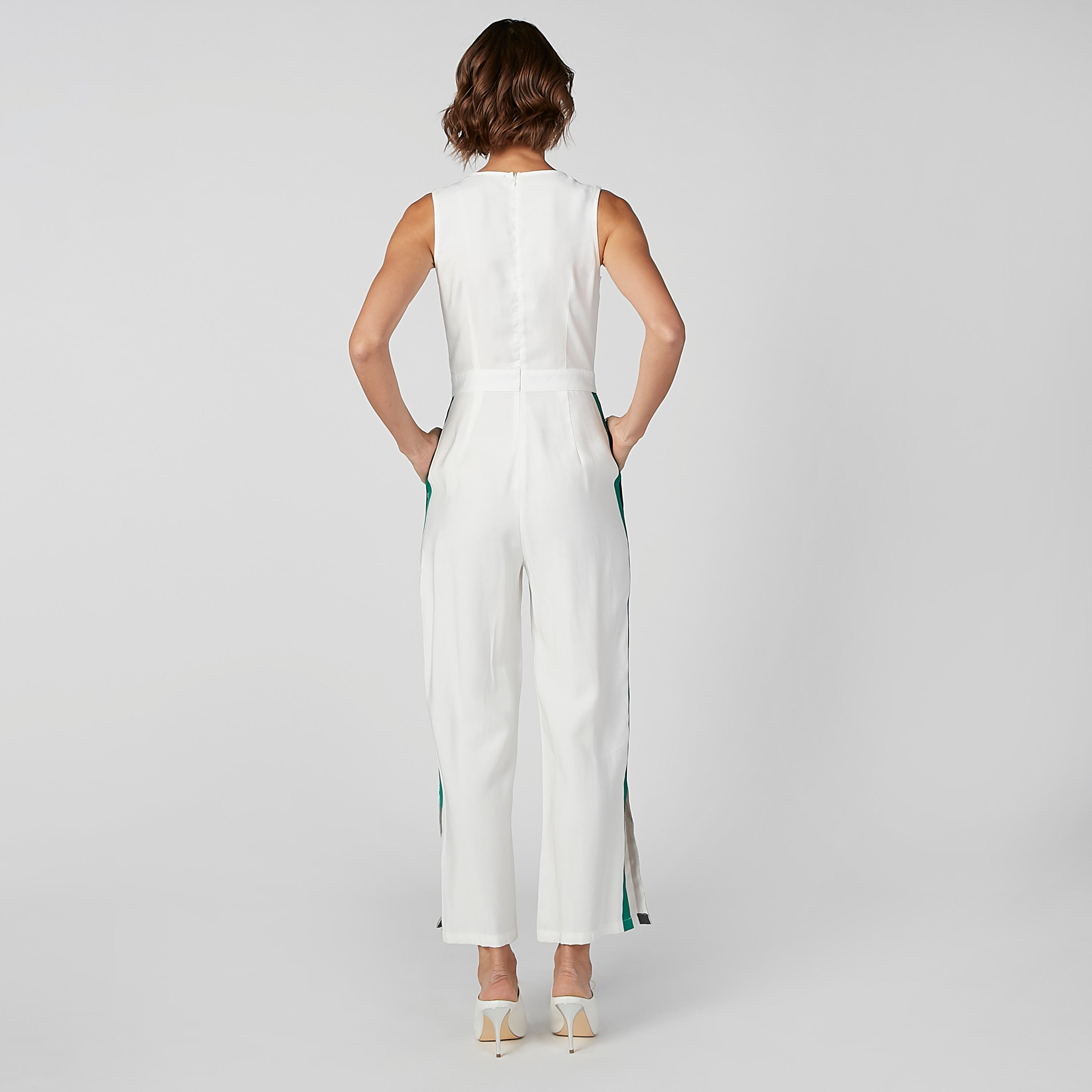 أفرول مقلّم دون أكمام بأزرار من آيكونيك-women-clothing-jumpsuits-image-5