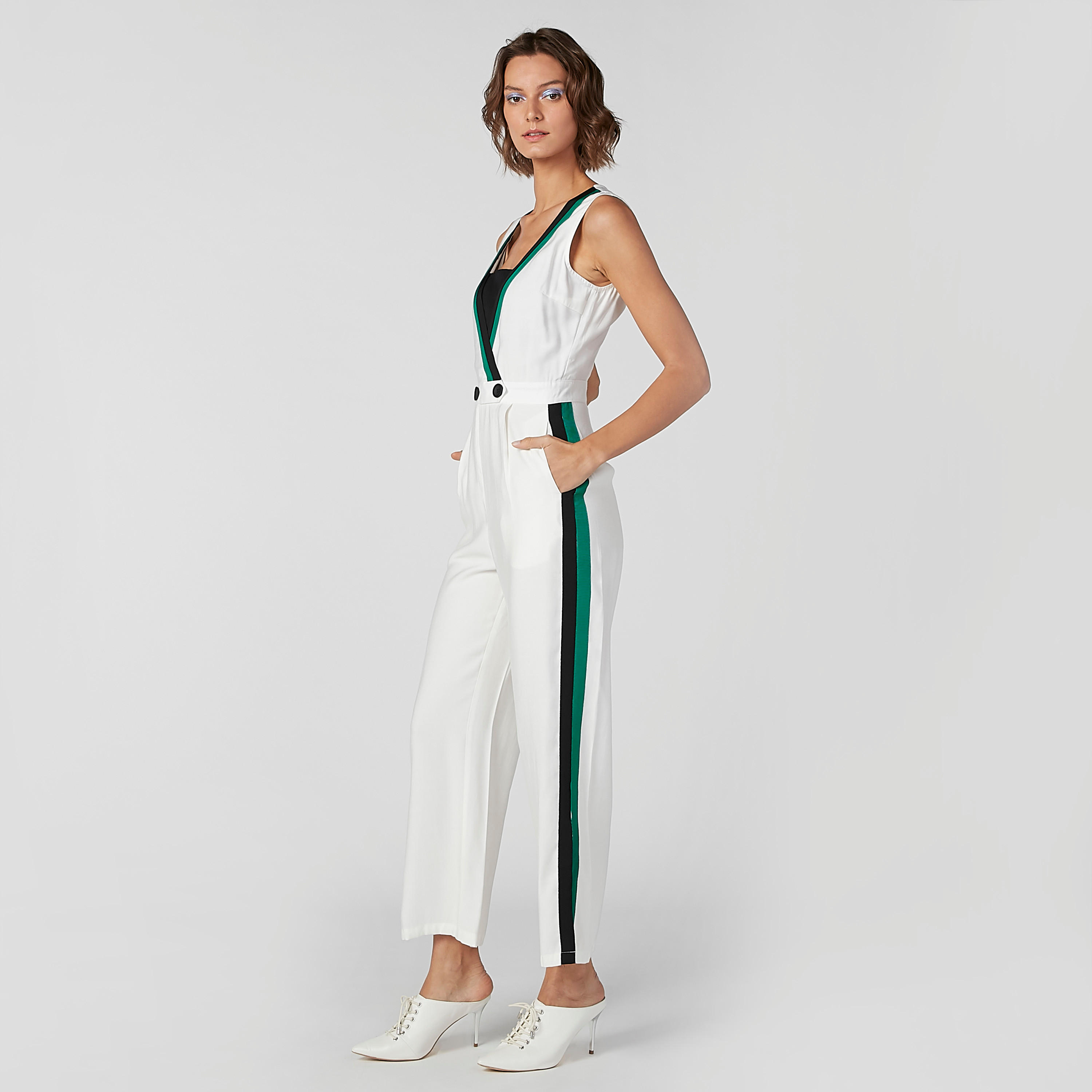 أفرول مقلّم دون أكمام بأزرار من آيكونيك-women-clothing-jumpsuits-image-6