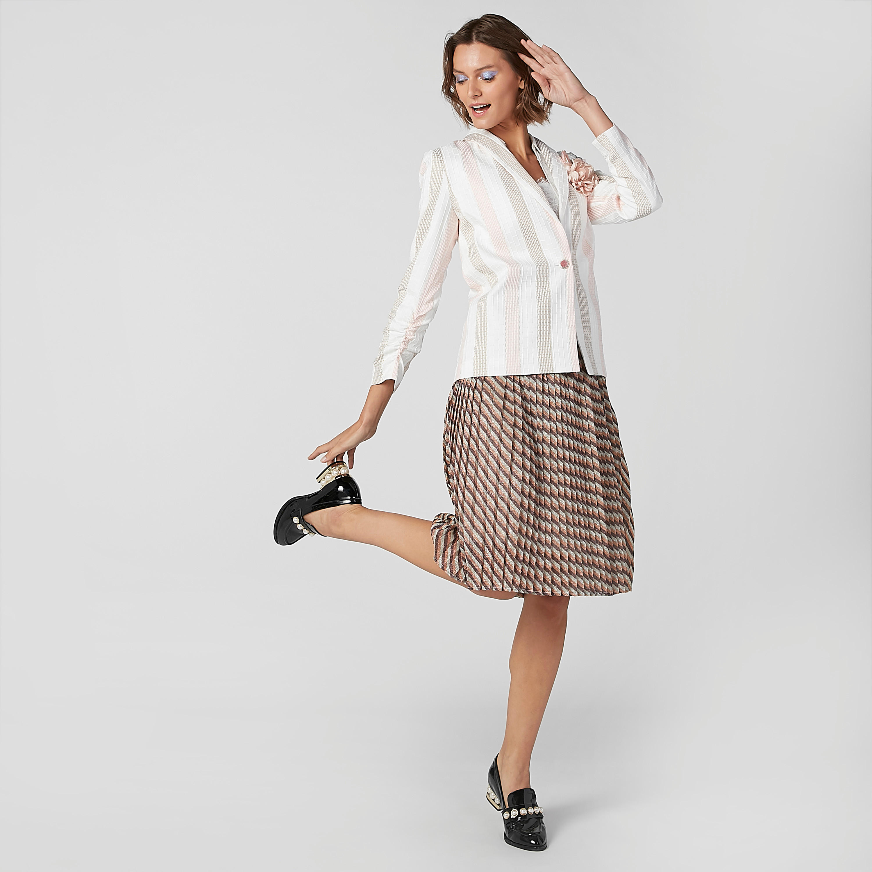 جاكيت بارز الملمس مقلّم من آيكونيك-women-winterwear-coatsandjackets-jackets-image-3