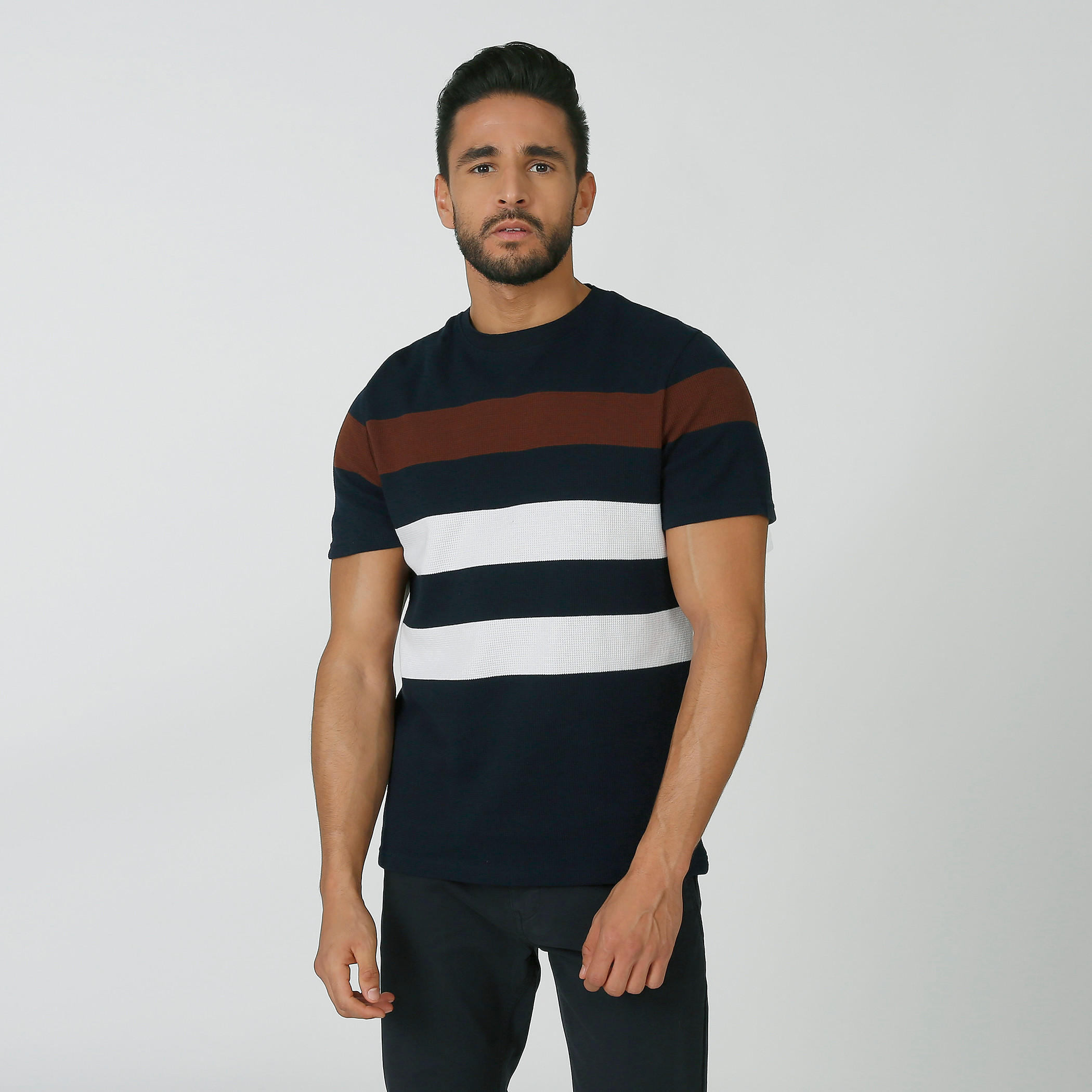تيشيرت سليم مخطط بياقة ضيّقة وأكمام قصيرة من آيكونيك-men-clothing-tshirtsandpolos-tshirts-image-1