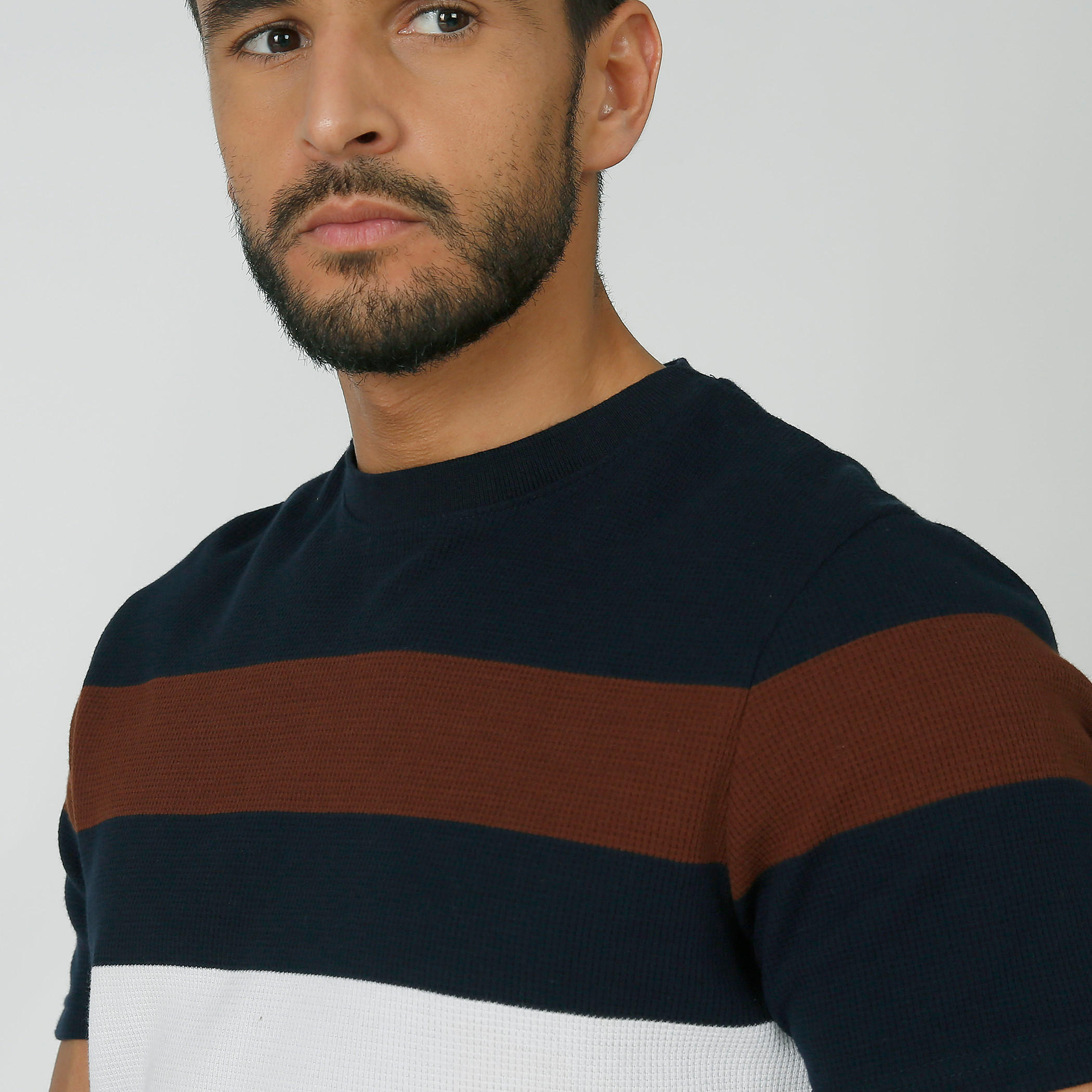 تيشيرت سليم مخطط بياقة ضيّقة وأكمام قصيرة من آيكونيك-men-clothing-tshirtsandpolos-tshirts-image-4