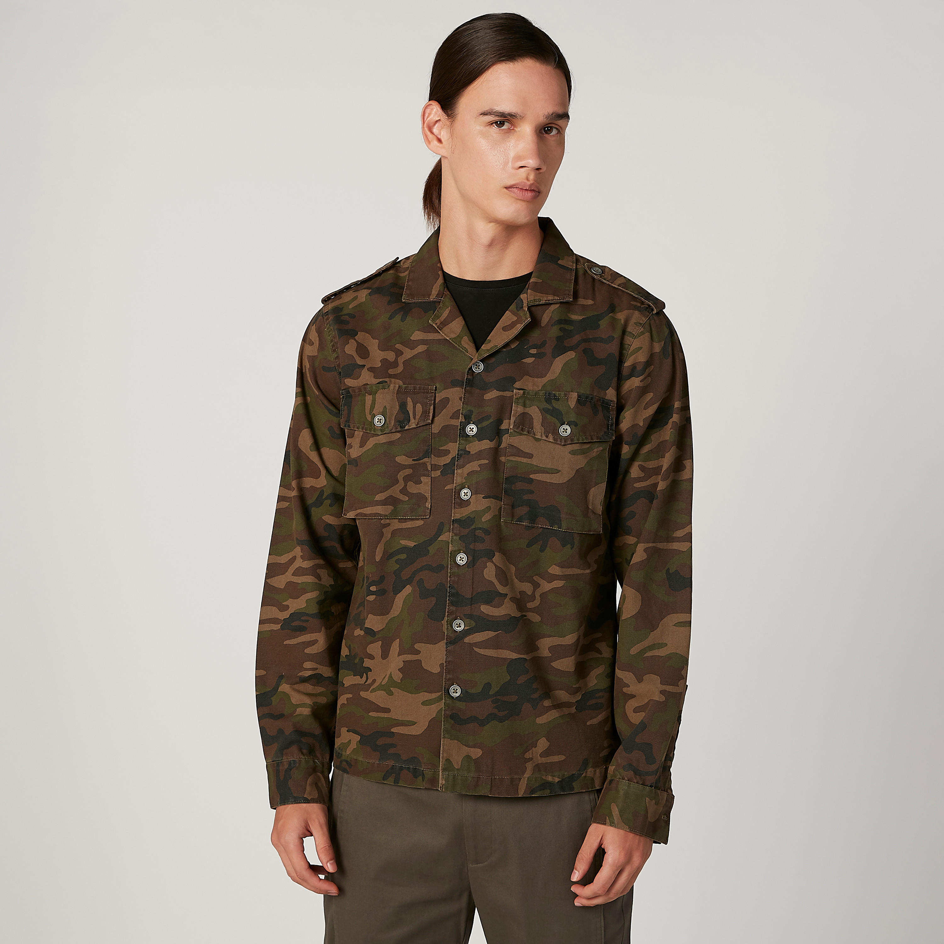 قميص سلّيم بأكمام طويلة وطبعات مموهة من آيكونيك-men-clothing-shirts-image-1