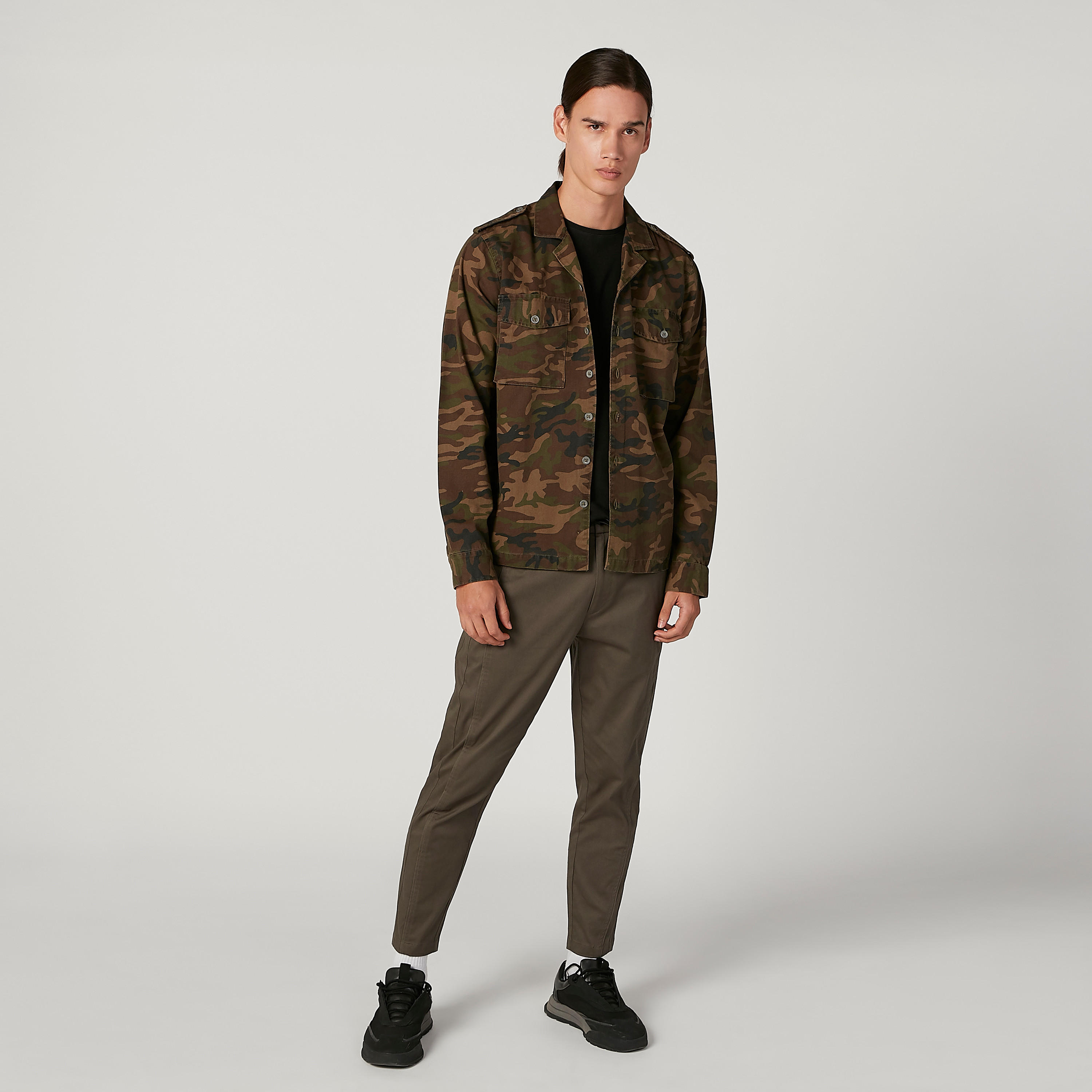 قميص سلّيم بأكمام طويلة وطبعات مموهة من آيكونيك-men-clothing-shirts-image-2