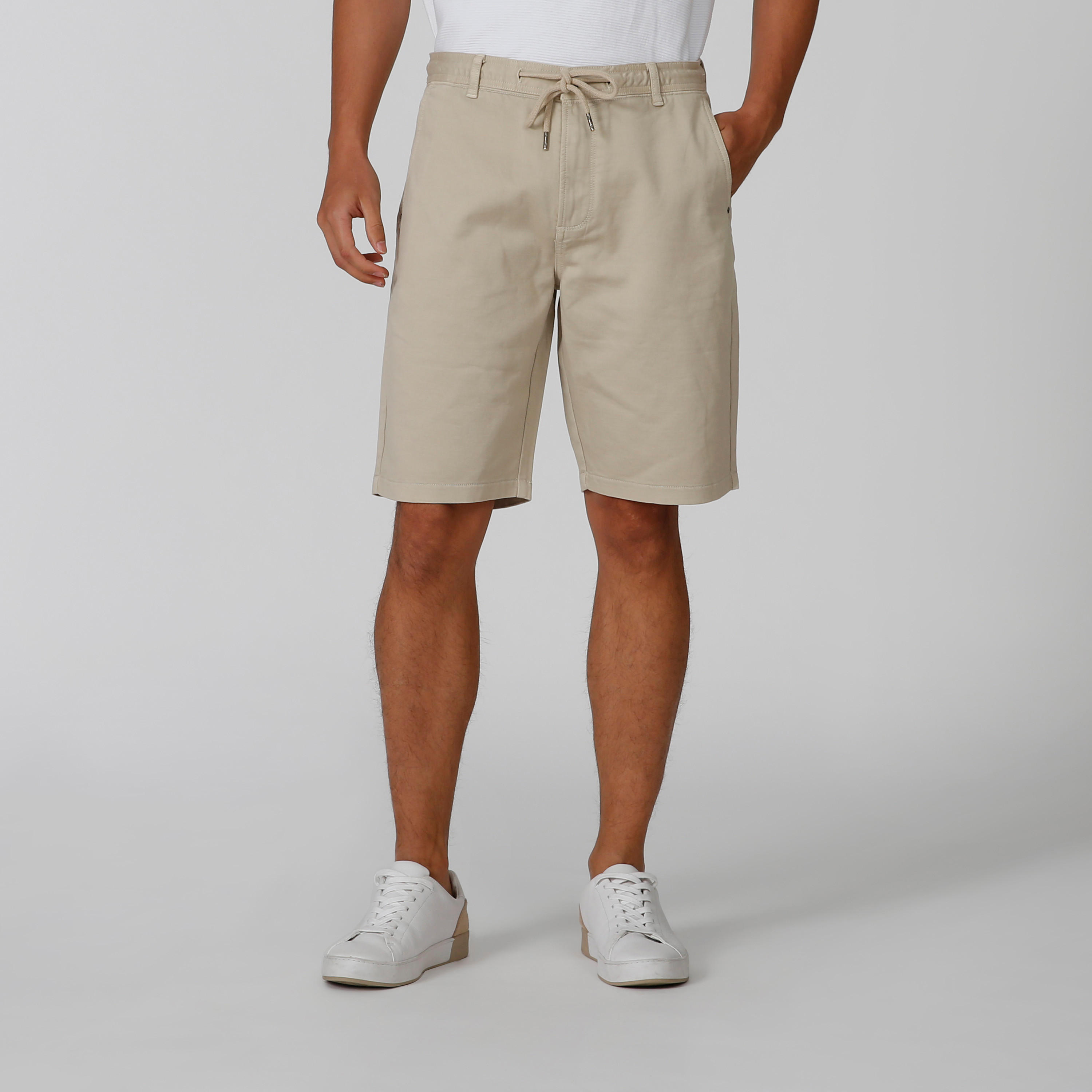 شورت سادة بخصر مطّاطي متوسط الارتفاع وجيوب من آيكونيك-men-clothing-bottoms-shorts-image-1