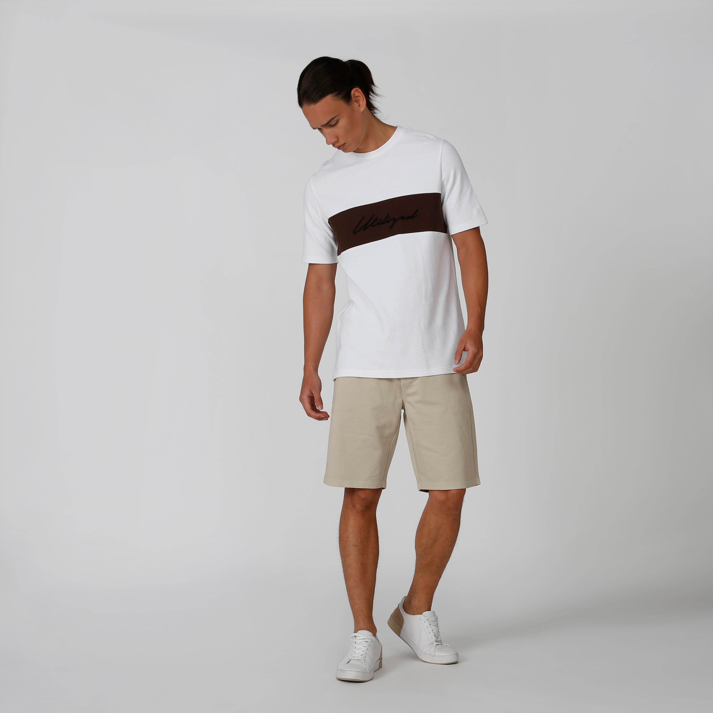 شورت سادة بخصر مطّاطي متوسط الارتفاع وجيوب من آيكونيك-men-clothing-bottoms-shorts-image-2