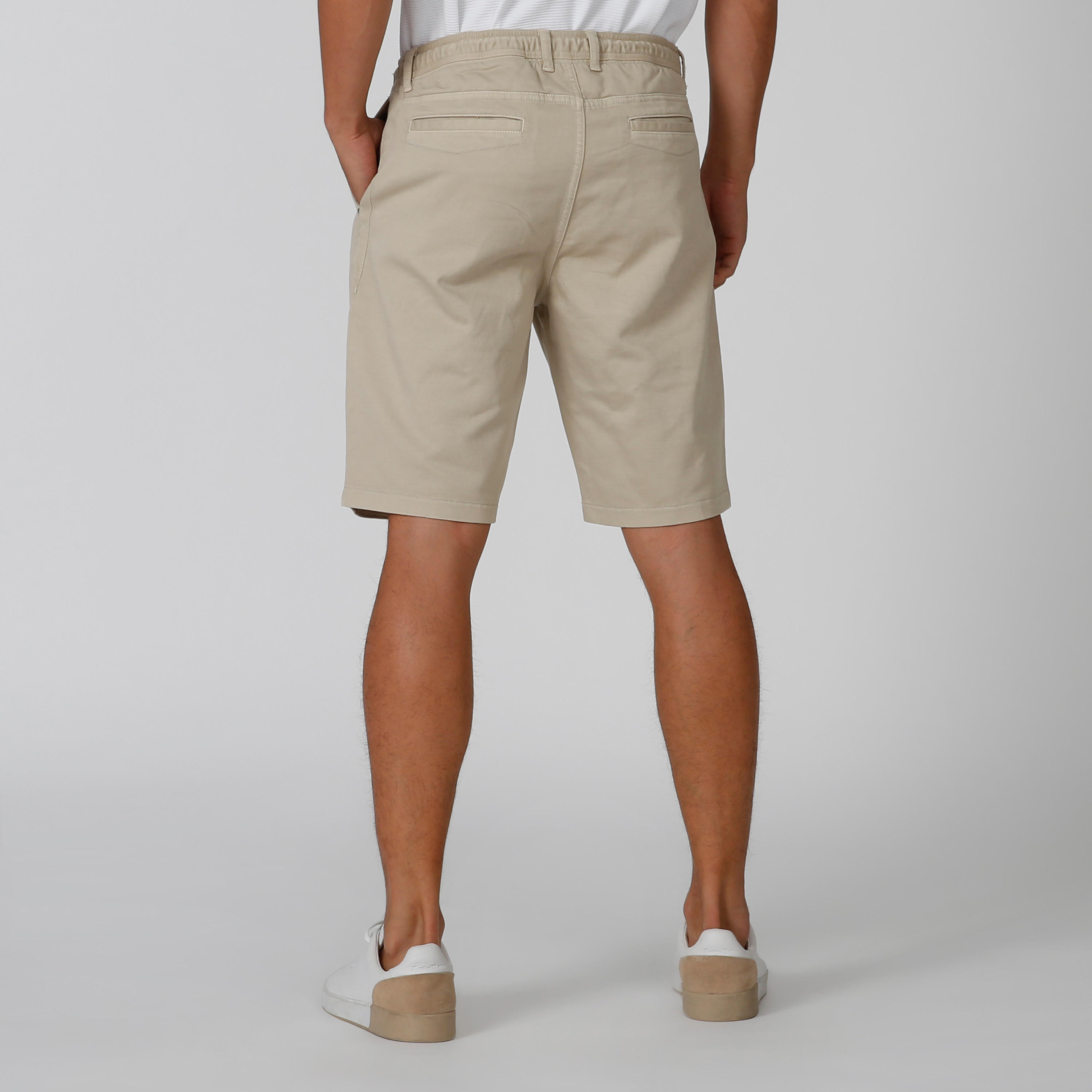 شورت سادة بخصر مطّاطي متوسط الارتفاع وجيوب من آيكونيك-men-clothing-bottoms-shorts-image-3