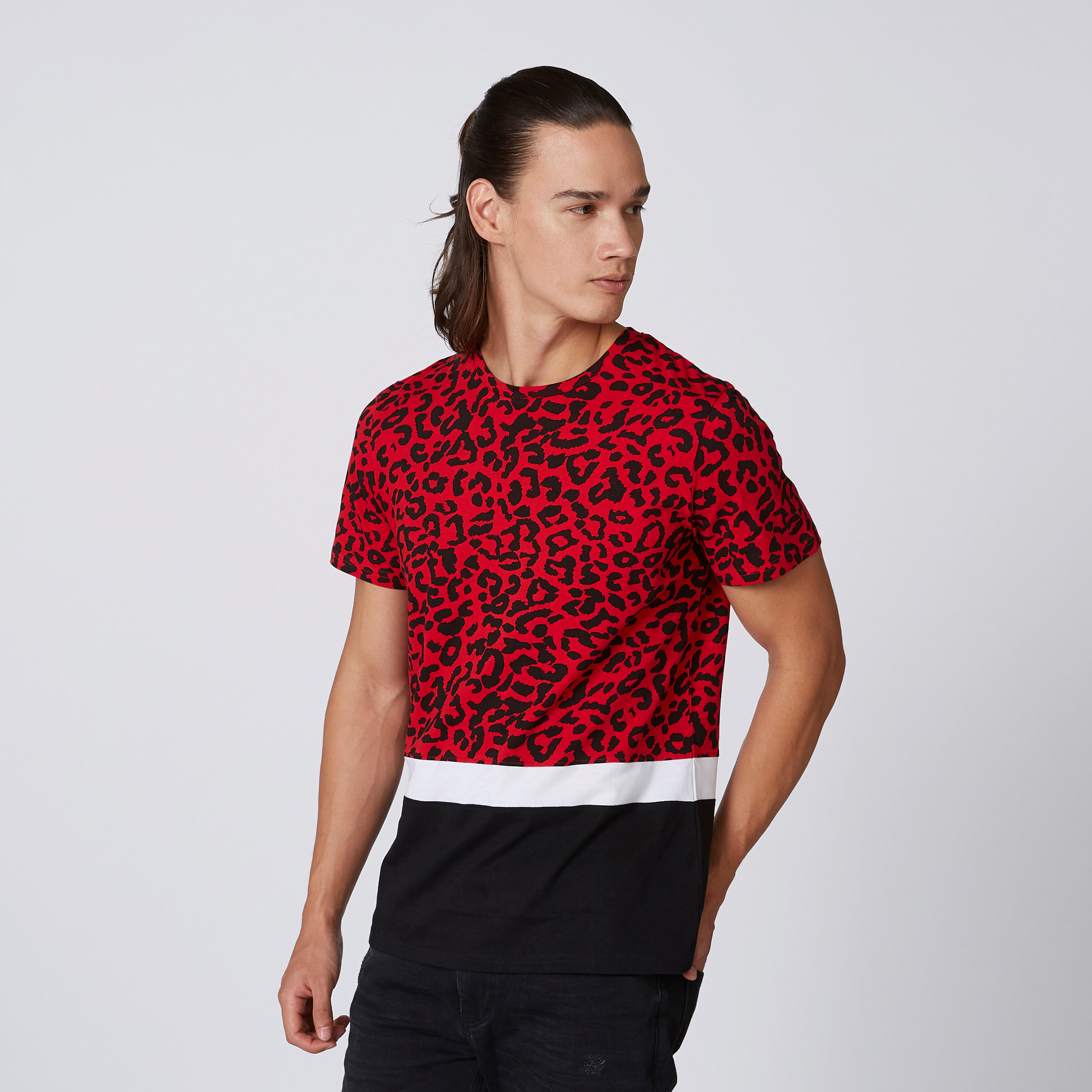 تيشيرت بقصّة سليم وأكمام قصيرة وطبعات حيوانات من آيكونيك-men-clothing-tshirtsandpolos-tshirts-image-1
