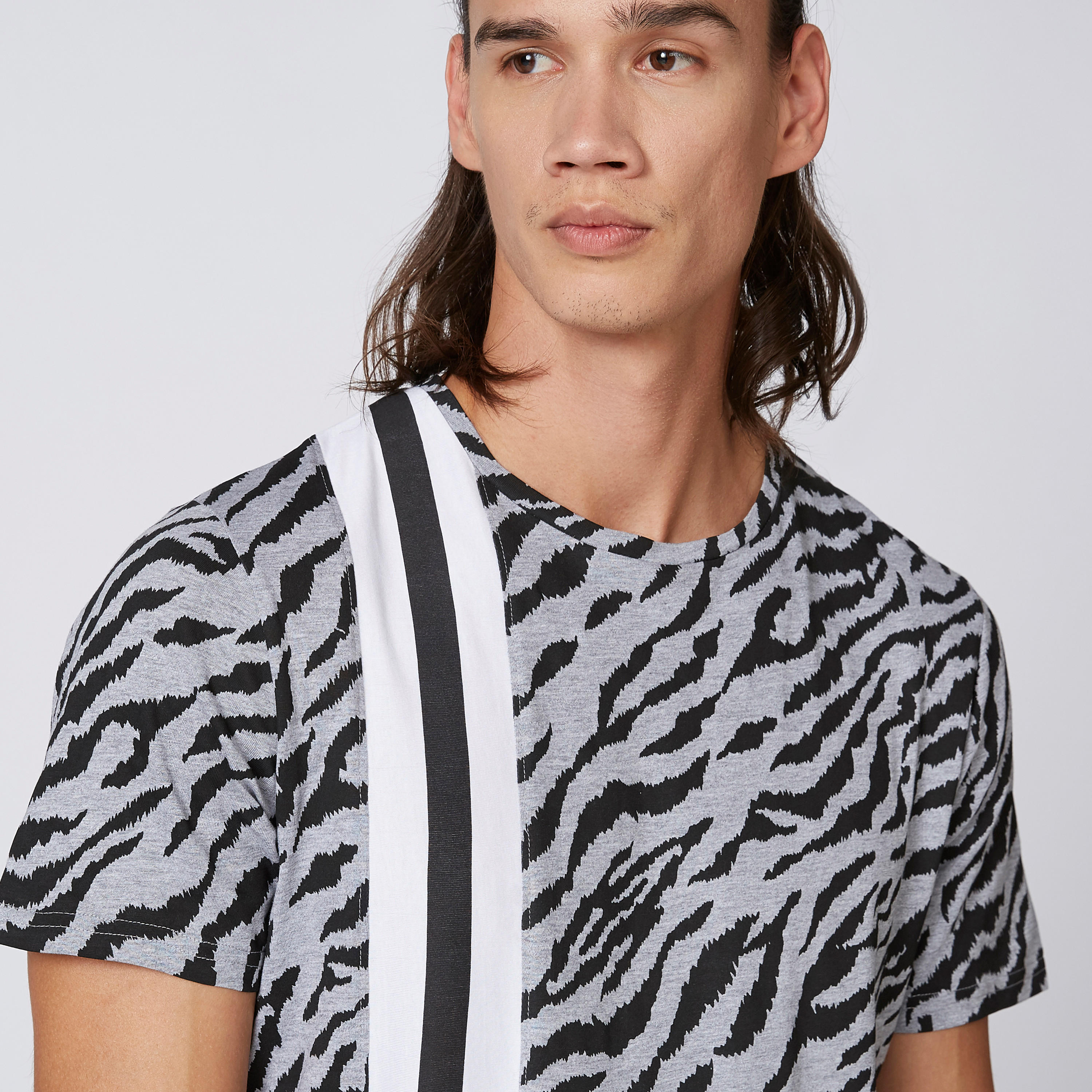 تيشيرت بقصّة سليم وياقة مستديرة وطبعات حيوانات من آيكونيك-men-clothing-tshirtsandpolos-tshirts-image-5