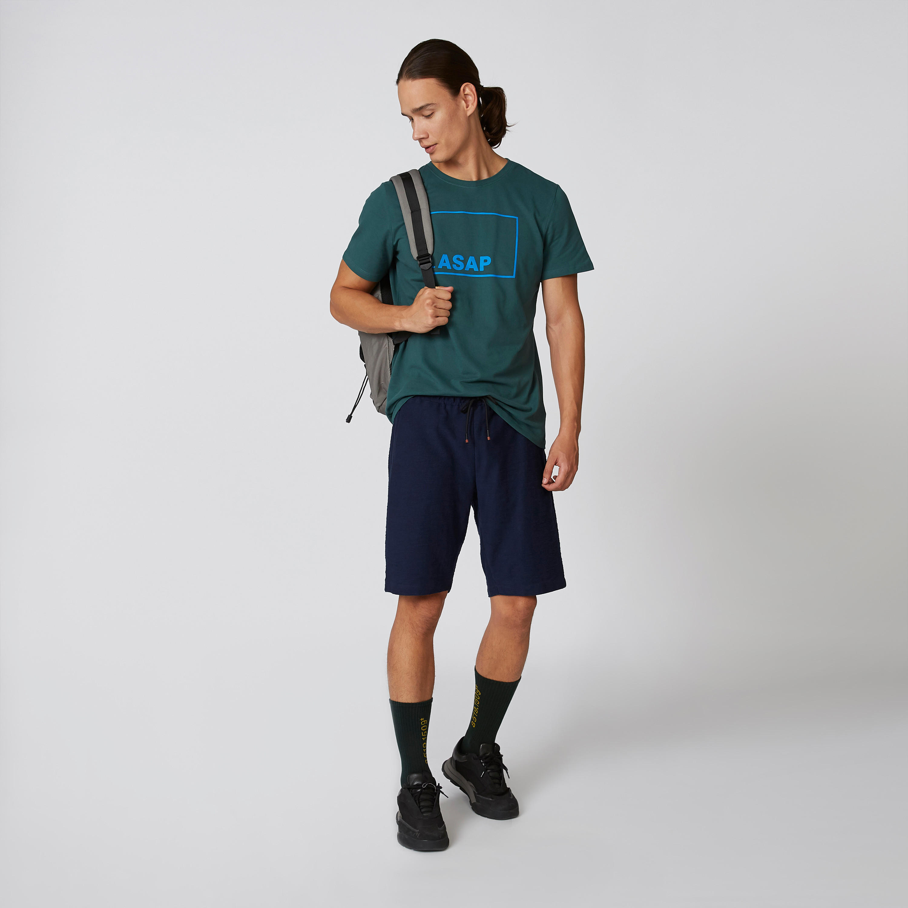 تيشيرت بقصّة سليم وياقة مستديرة وأكمام قصيرة وطبعات من آيكونيك-men-clothing-tshirtsandpolos-tshirts-image-5