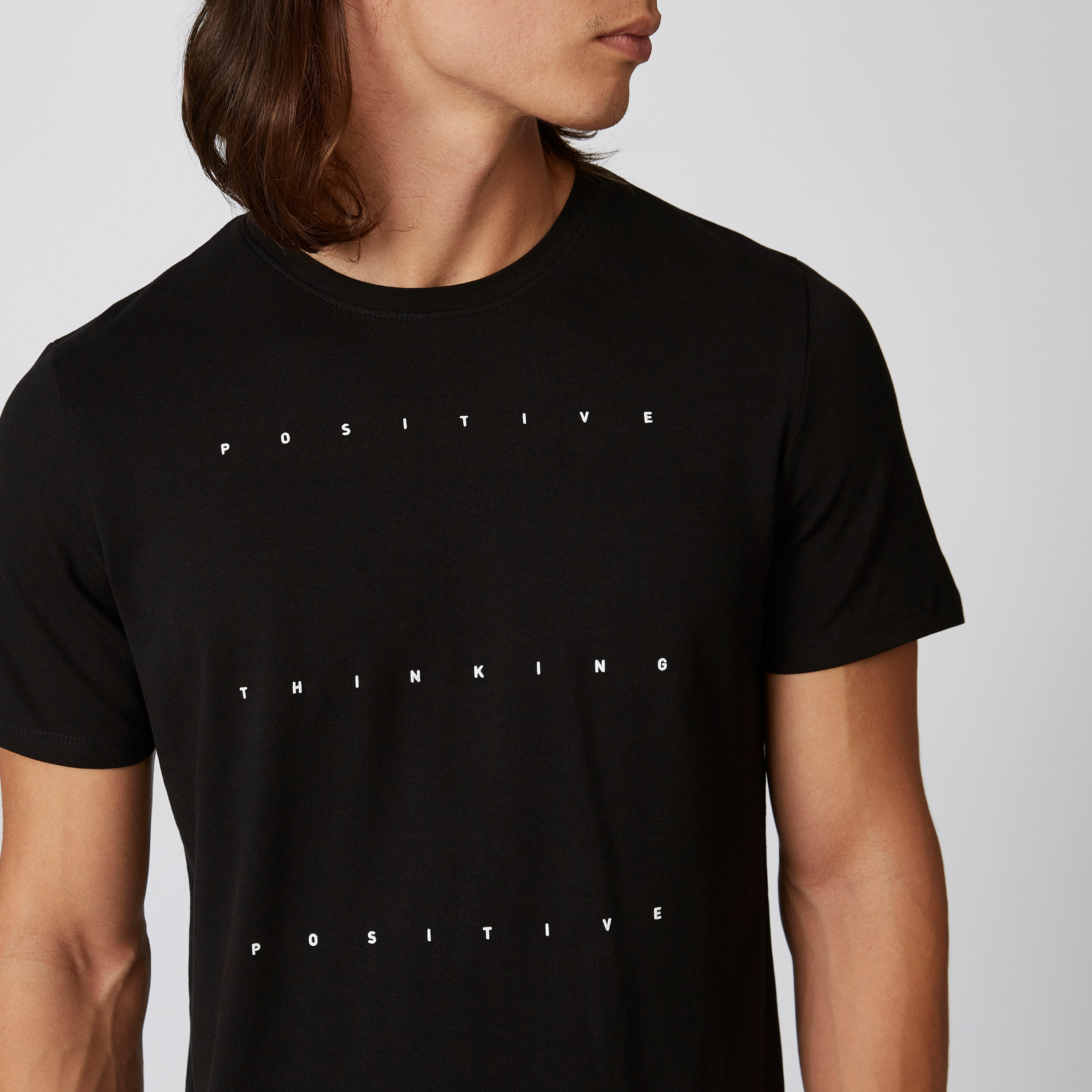 تيشيرت بقصّة سليم وياقة مستديرة وأكمام قصيرة وطبعات من آيكونيك-men-clothing-tshirtsandpolos-tshirts-image-4