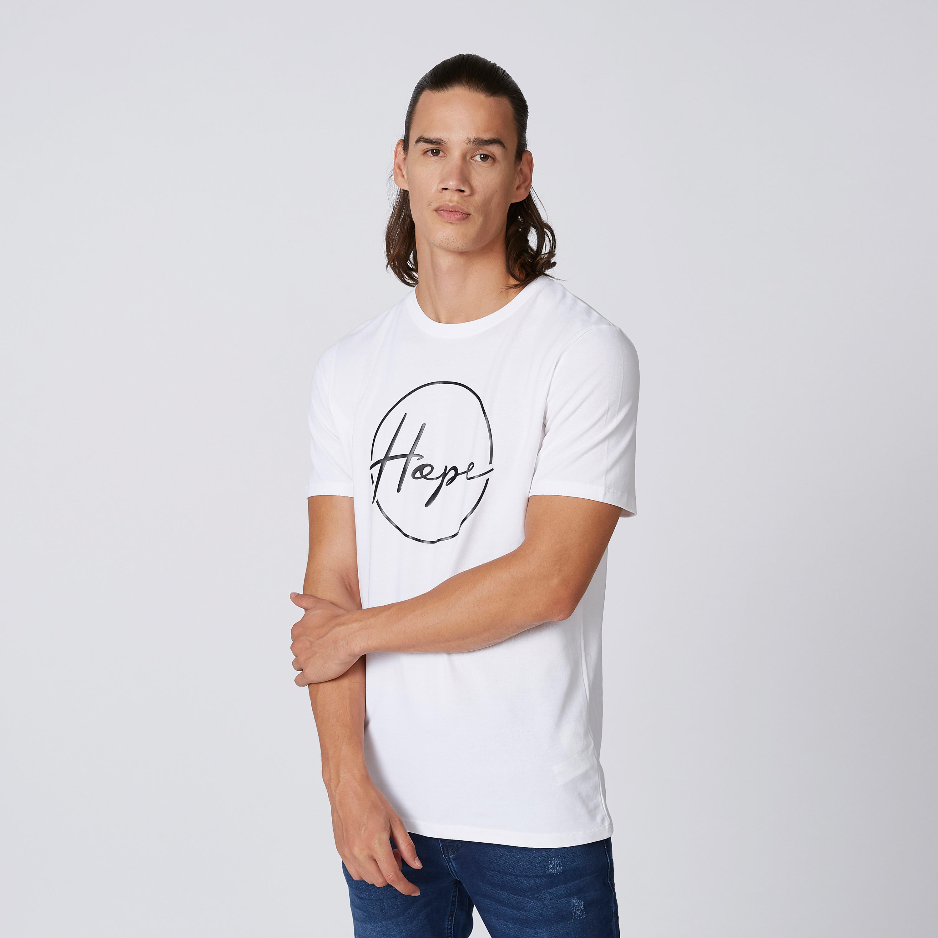 تيشيرت بقصّة سليم وياقة مستديرة وأكمام قصيرة وطبعات من آيكونيك-men-clothing-tshirtsandpolos-tshirts-image-3