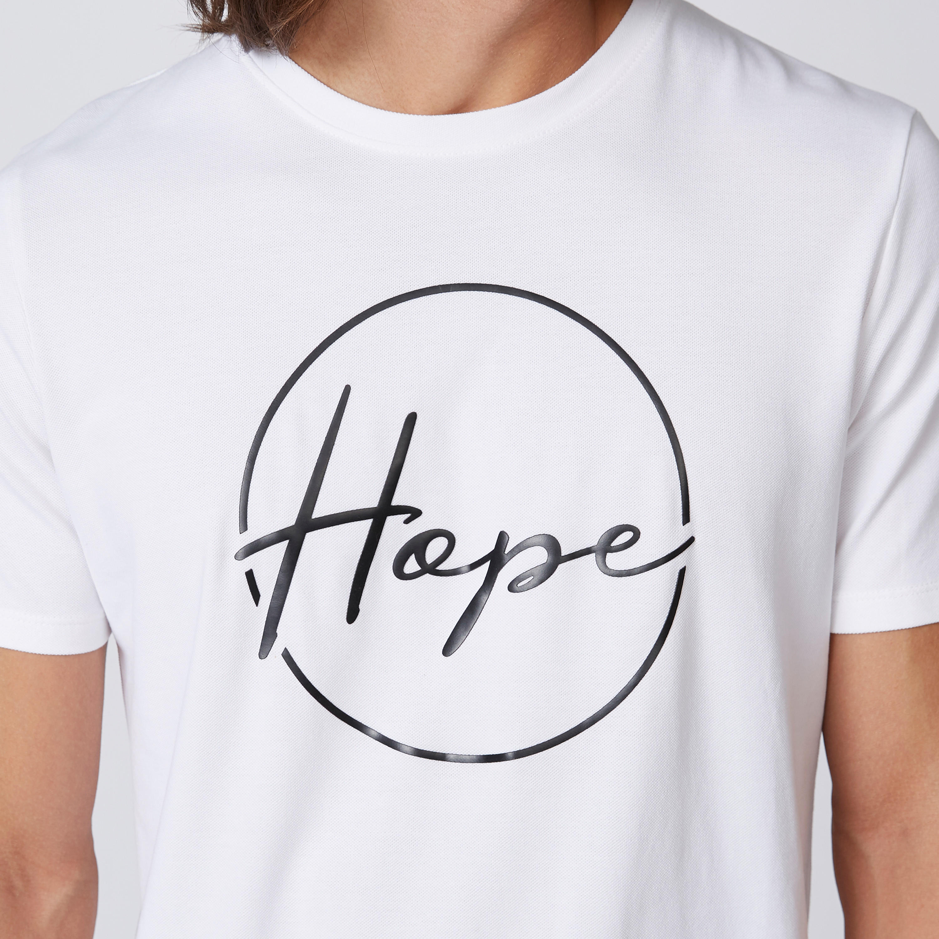 تيشيرت بقصّة سليم وياقة مستديرة وأكمام قصيرة وطبعات من آيكونيك-men-clothing-tshirtsandpolos-tshirts-image-5