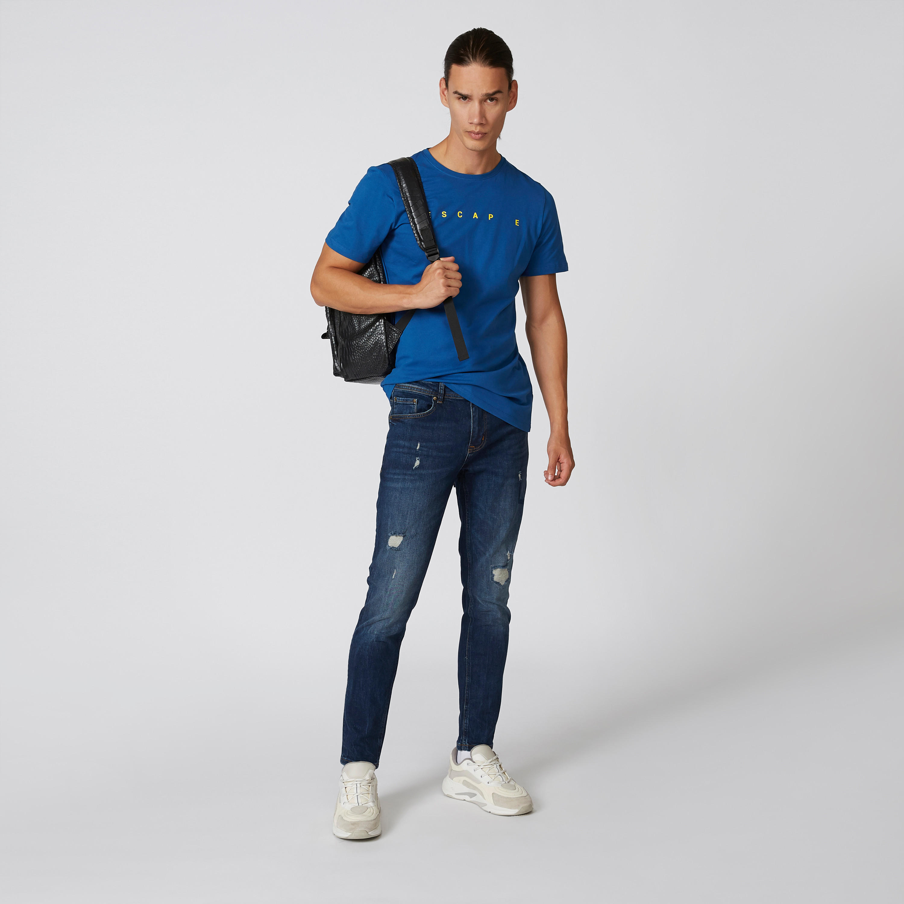 تيشيرت بقصّة سليم وياقة مستديرة وأكمام قصيرة وطبعات من آيكونيك-men-clothing-tshirtsandpolos-tshirts-image-1