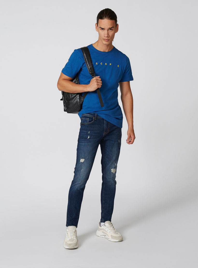 تيشيرت بقصّة سليم وياقة مستديرة وأكمام قصيرة وطبعات من آيكونيك-men-clothing-tshirtsandpolos-tshirts-image-1