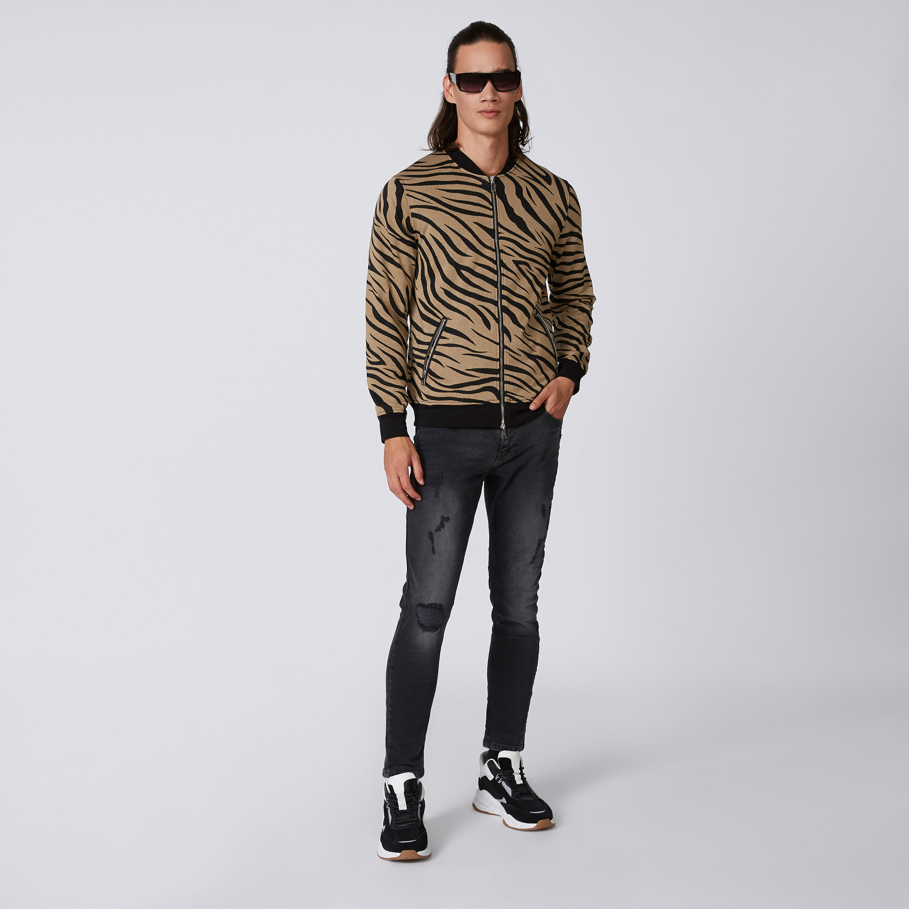 جاكيت بومبر بقصّة سليم وجيوب كانجارو وطبعات حيوانات من آيكونيك-men-clothing-jacketsandblazers-jackets-image-1
