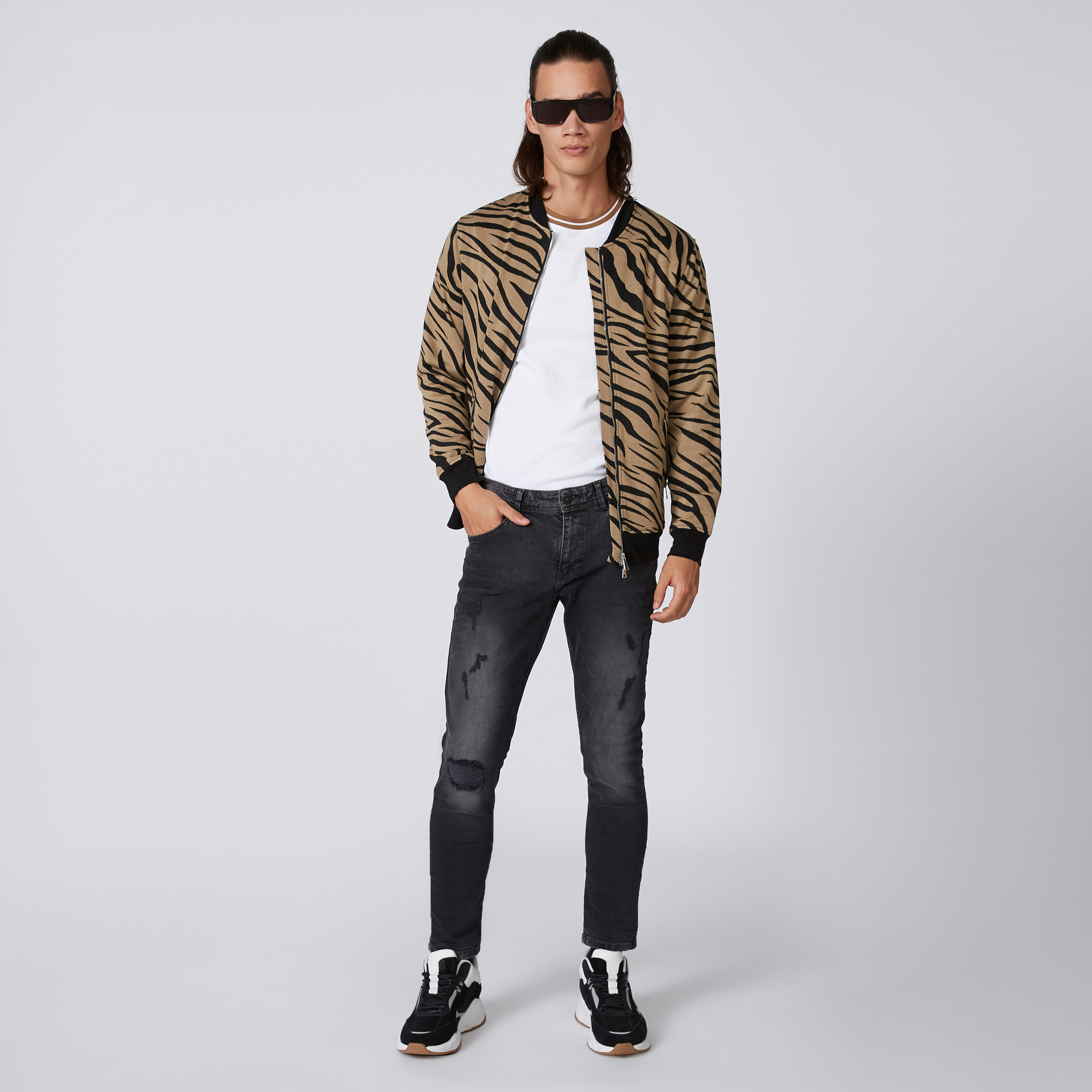 جاكيت بومبر بقصّة سليم وجيوب كانجارو وطبعات حيوانات من آيكونيك-men-clothing-jacketsandblazers-jackets-image-5