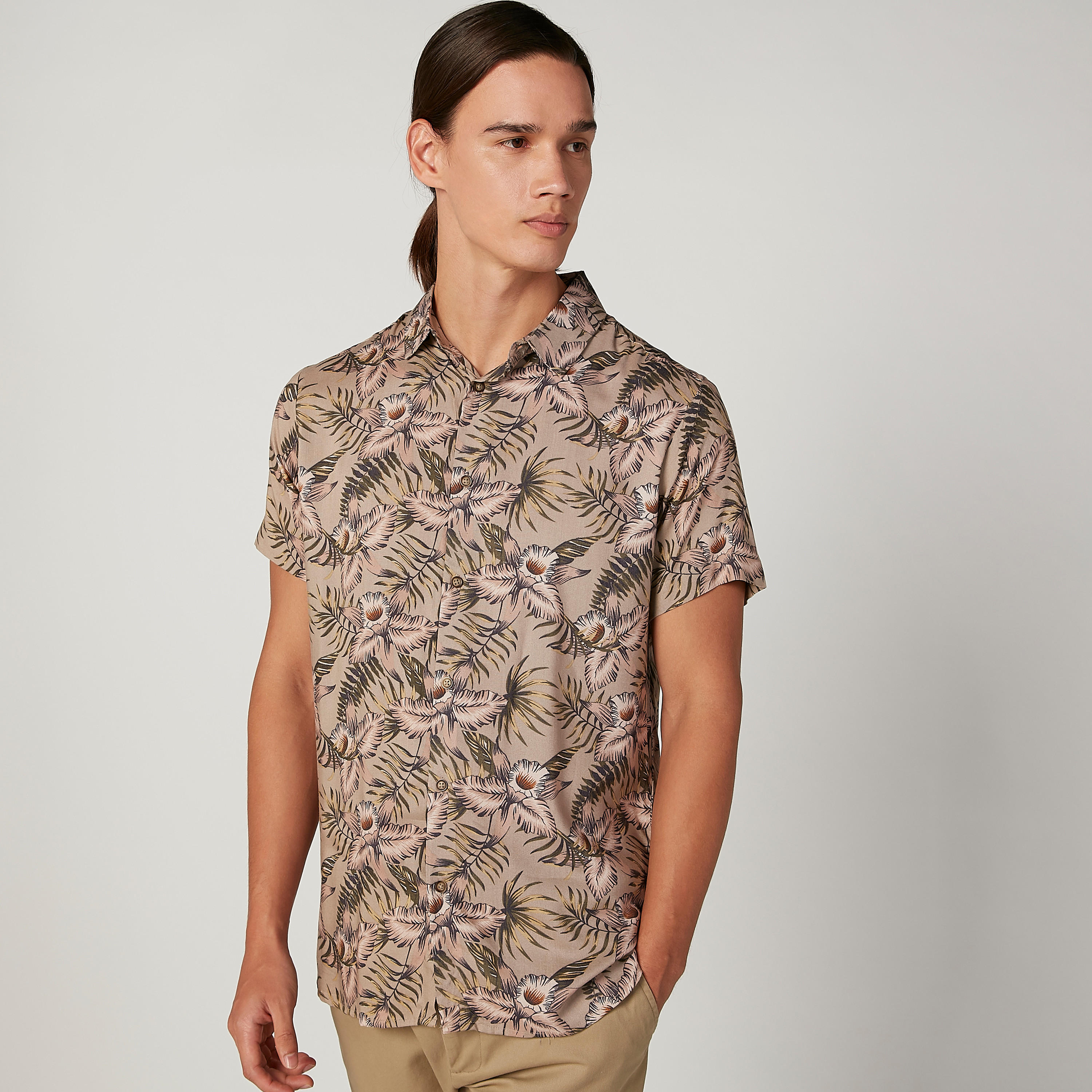 قميص سليم بأكمام قصيرة وطبعات زهرية من آيكونيك-men-clothing-shirts-image-1