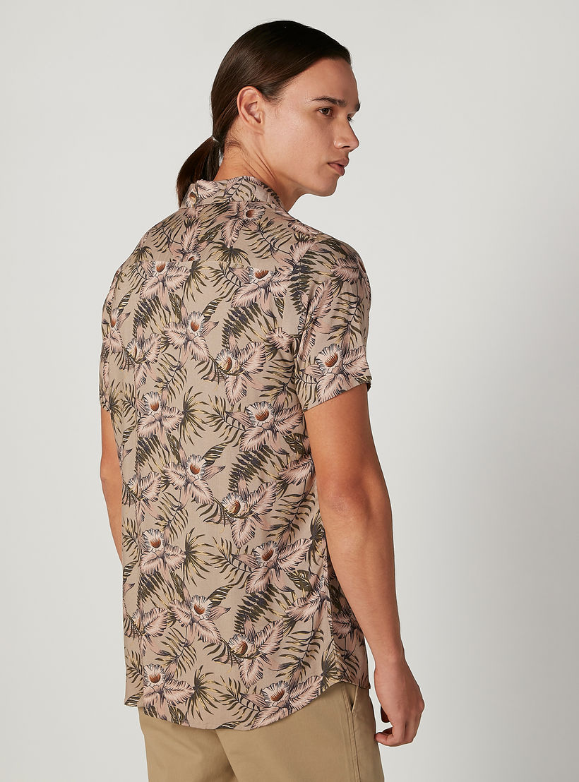 قميص سليم بأكمام قصيرة وطبعات زهرية من آيكونيك-men-clothing-shirts-image-4