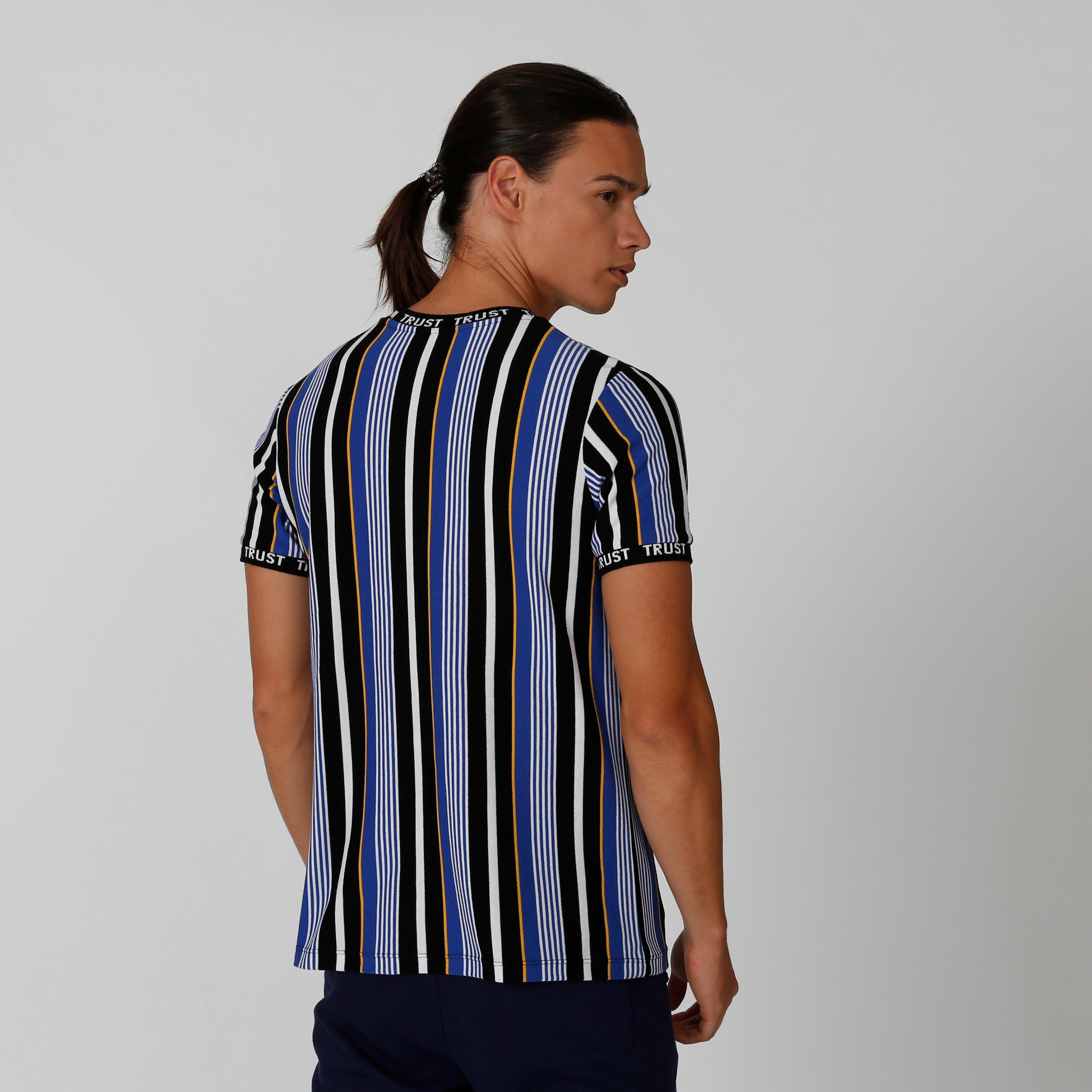 تيشيرت سليم مخطط بياقة ضيّقة وأكمام قصيرة من آيكونيك-men-clothing-tshirtsandpolos-tshirts-image-2