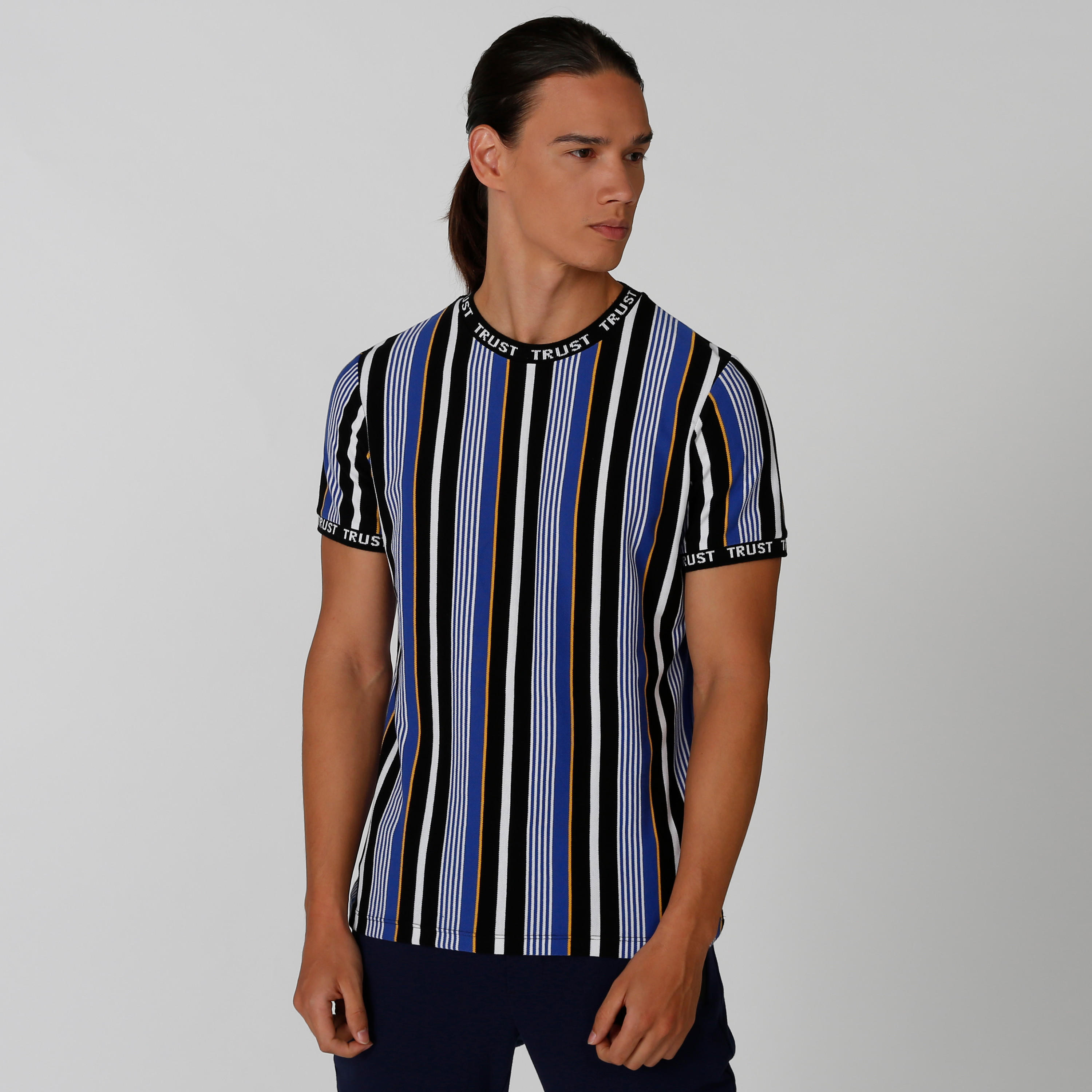 تيشيرت سليم مخطط بياقة ضيّقة وأكمام قصيرة من آيكونيك-men-clothing-tshirtsandpolos-tshirts-image-3