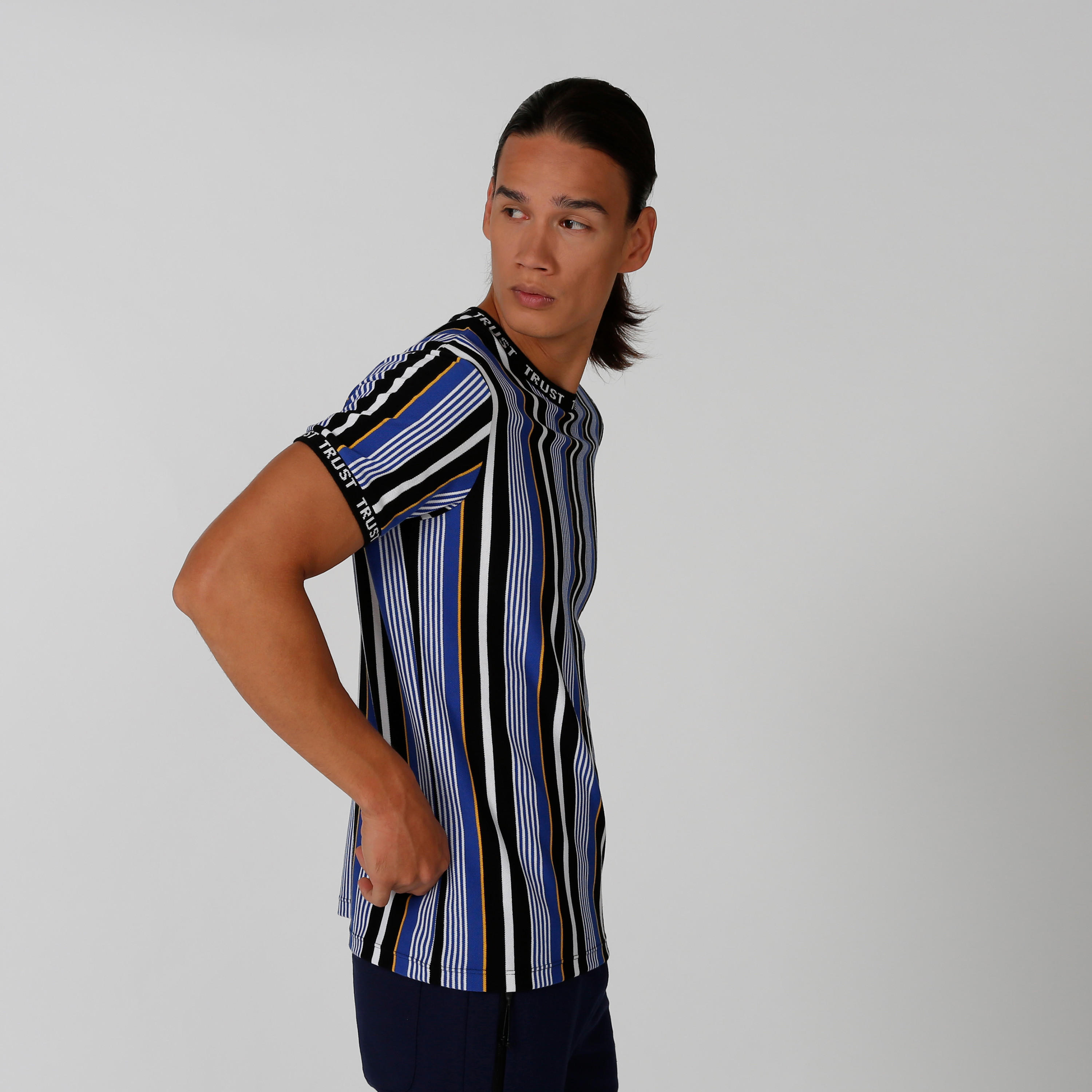 تيشيرت سليم مخطط بياقة ضيّقة وأكمام قصيرة من آيكونيك-men-clothing-tshirtsandpolos-tshirts-image-4