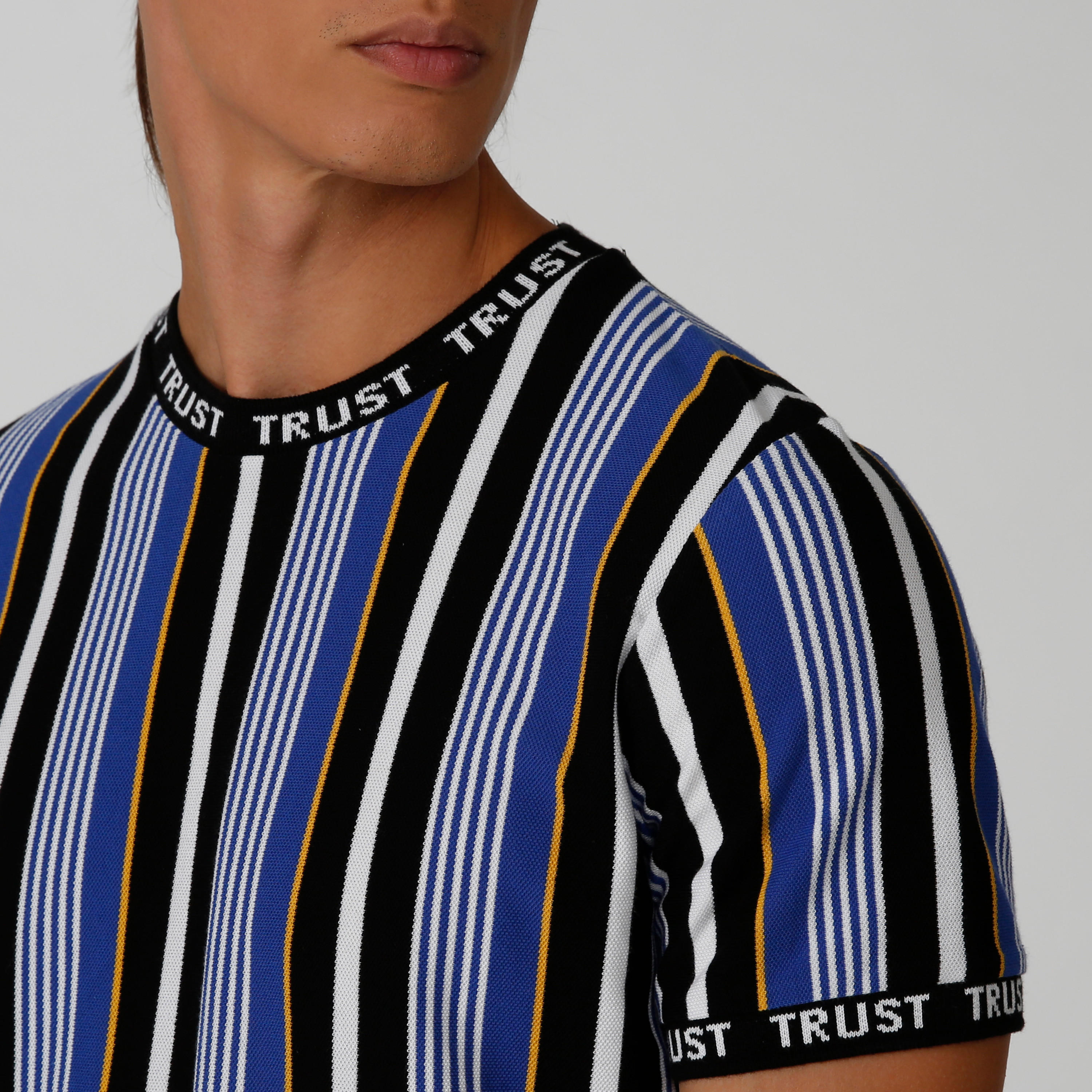 تيشيرت سليم مخطط بياقة ضيّقة وأكمام قصيرة من آيكونيك-men-clothing-tshirtsandpolos-tshirts-image-5