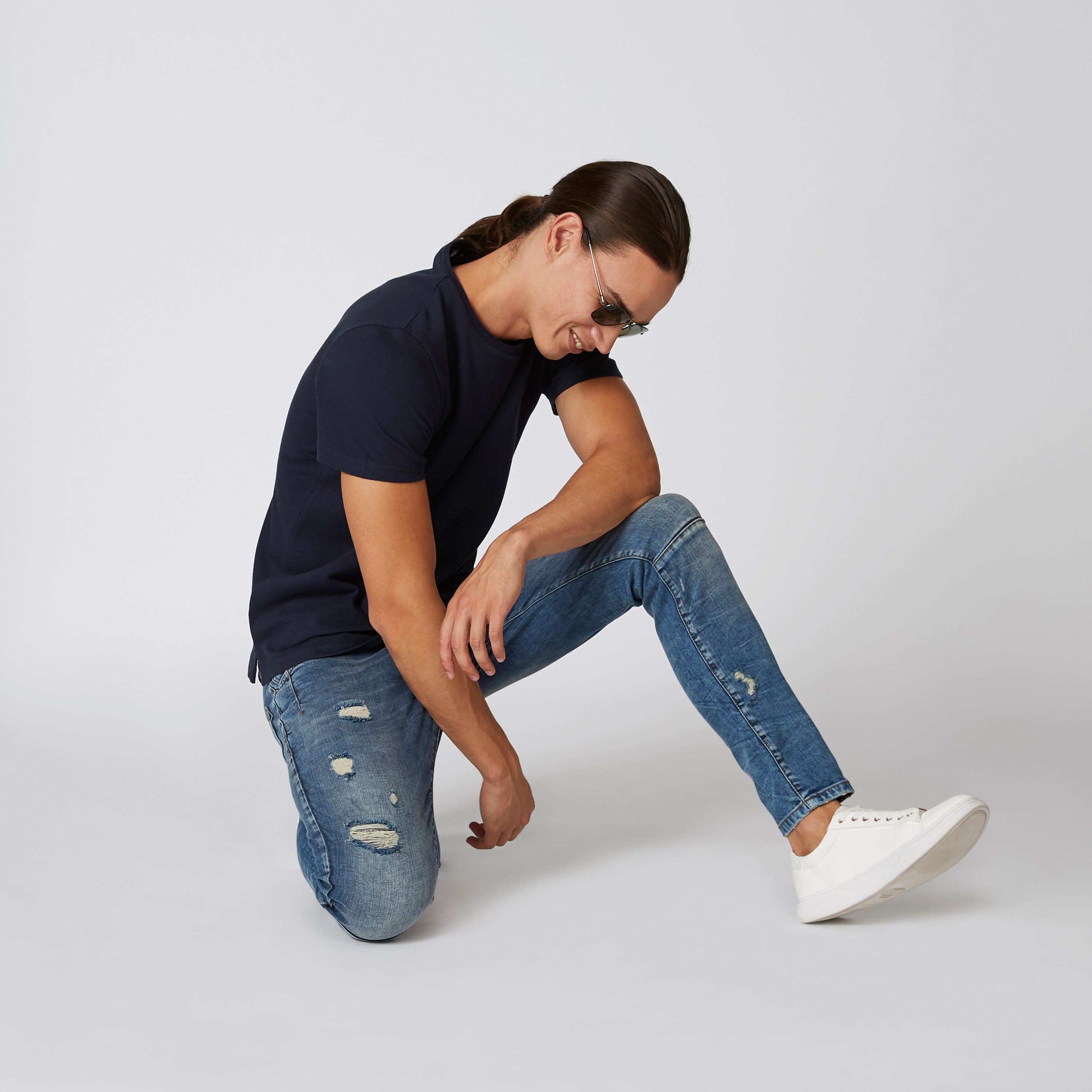 بنطلون جينز ممزّق بقصّة سليم وخصر متوسط الارتفاع وجيوب من آيكونيك-men-clothing-bottoms-jeans-image-3