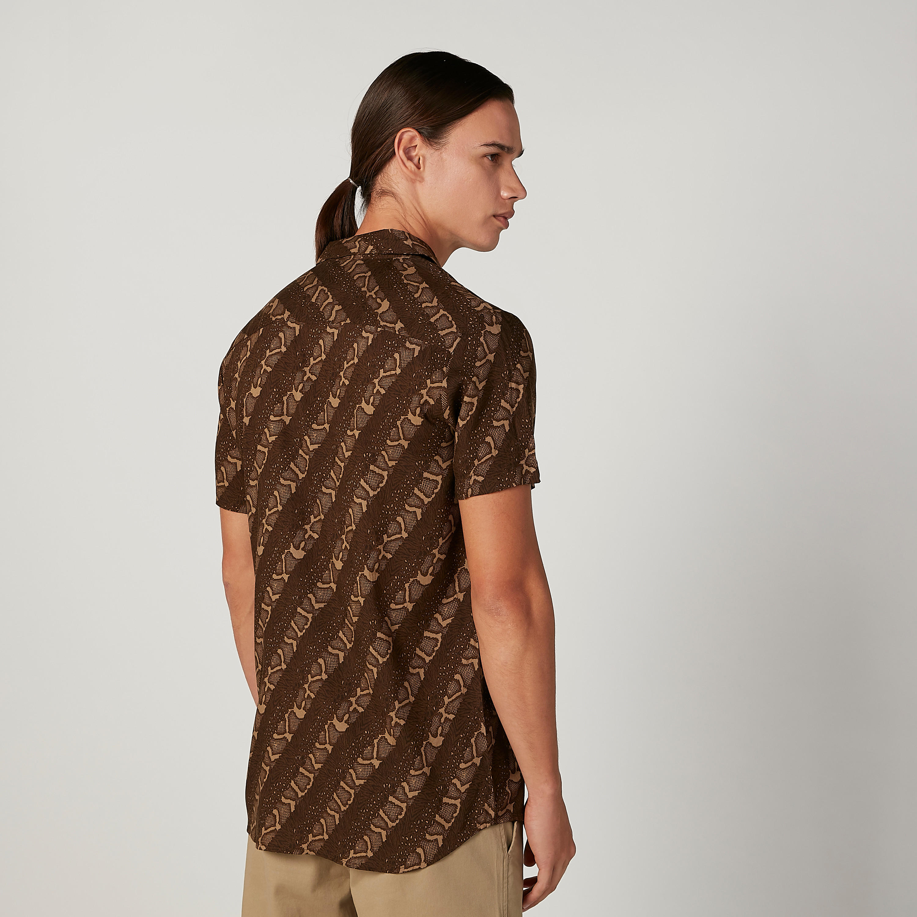 قميص سليم بياقة عاديّة وأكمام قصيرة و طبعات من آيكونيك-men-clothing-shirts-image-4
