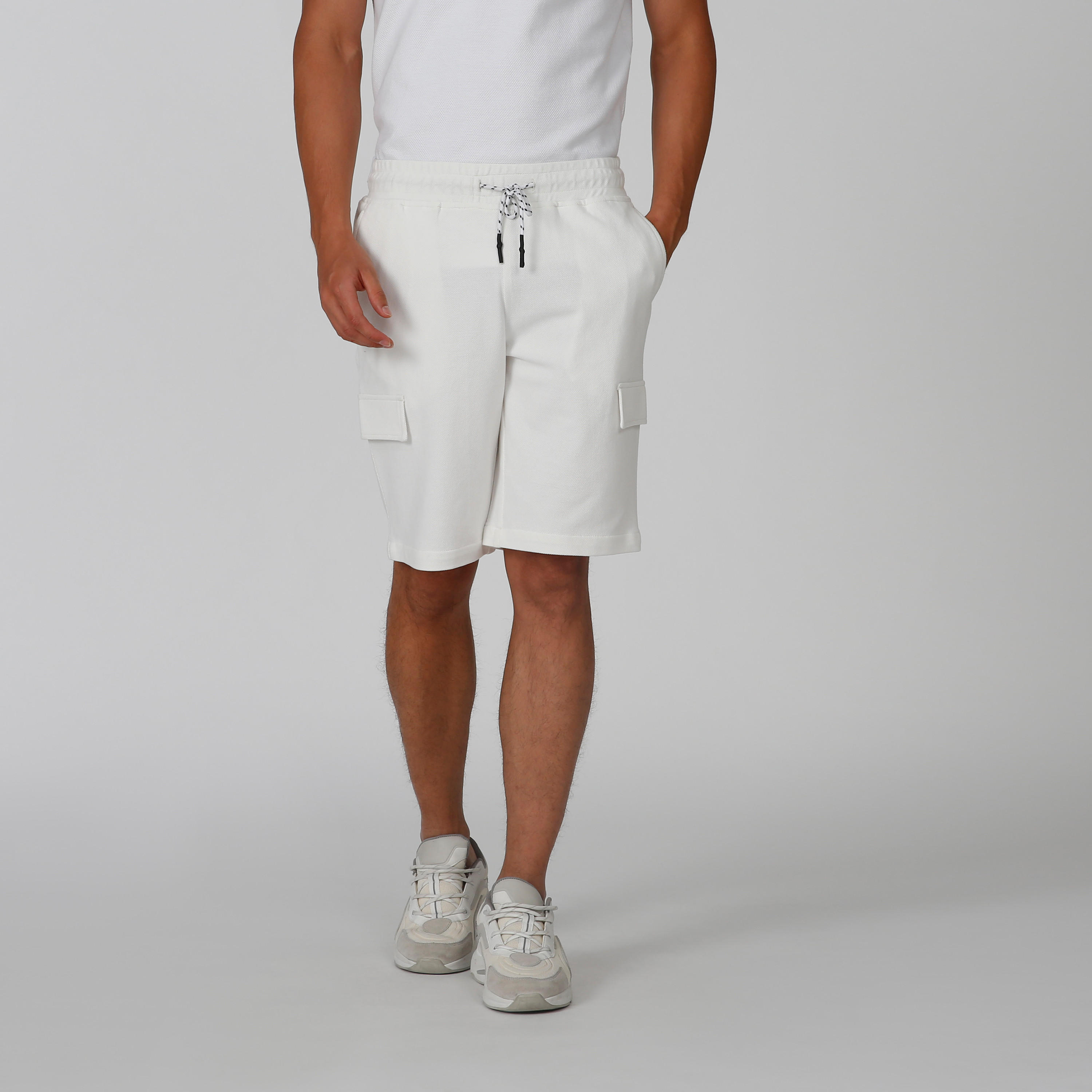 شورت سادة بخصر مطّاطي وجيوب من آيكونيك-men-clothing-bottoms-shorts-image-1