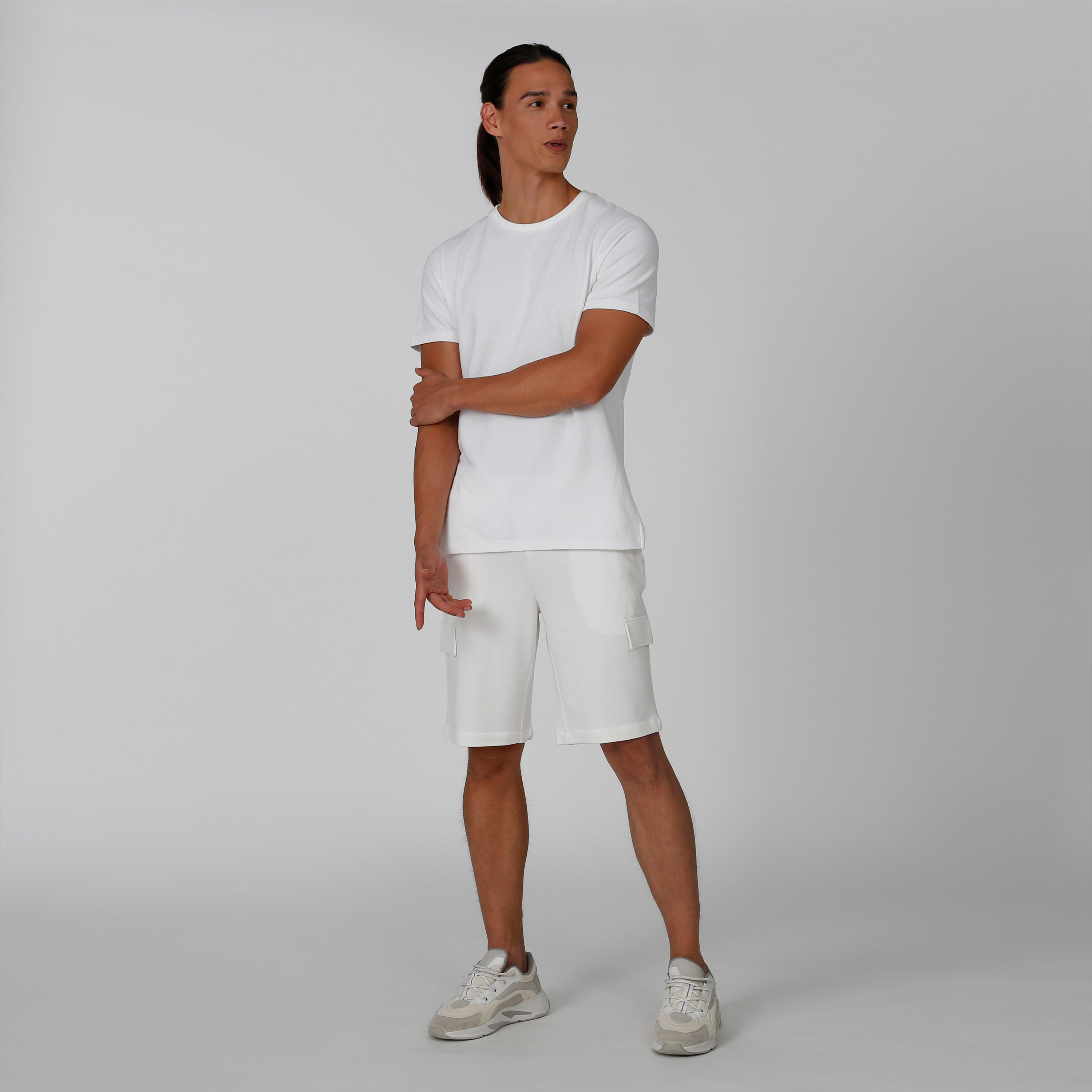 شورت سادة بخصر مطّاطي وجيوب من آيكونيك-men-clothing-bottoms-shorts-image-2