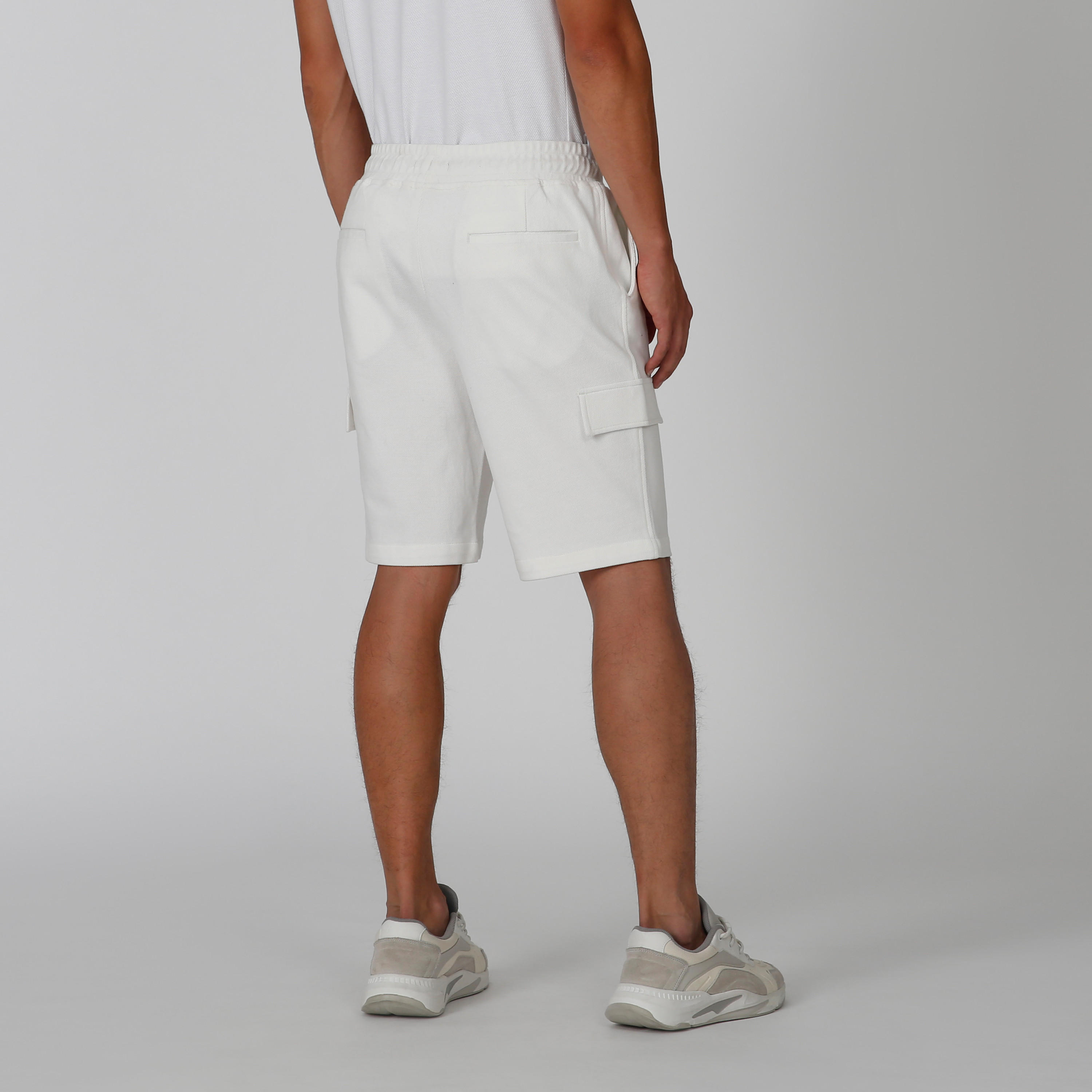شورت سادة بخصر مطّاطي وجيوب من آيكونيك-men-clothing-bottoms-shorts-image-3