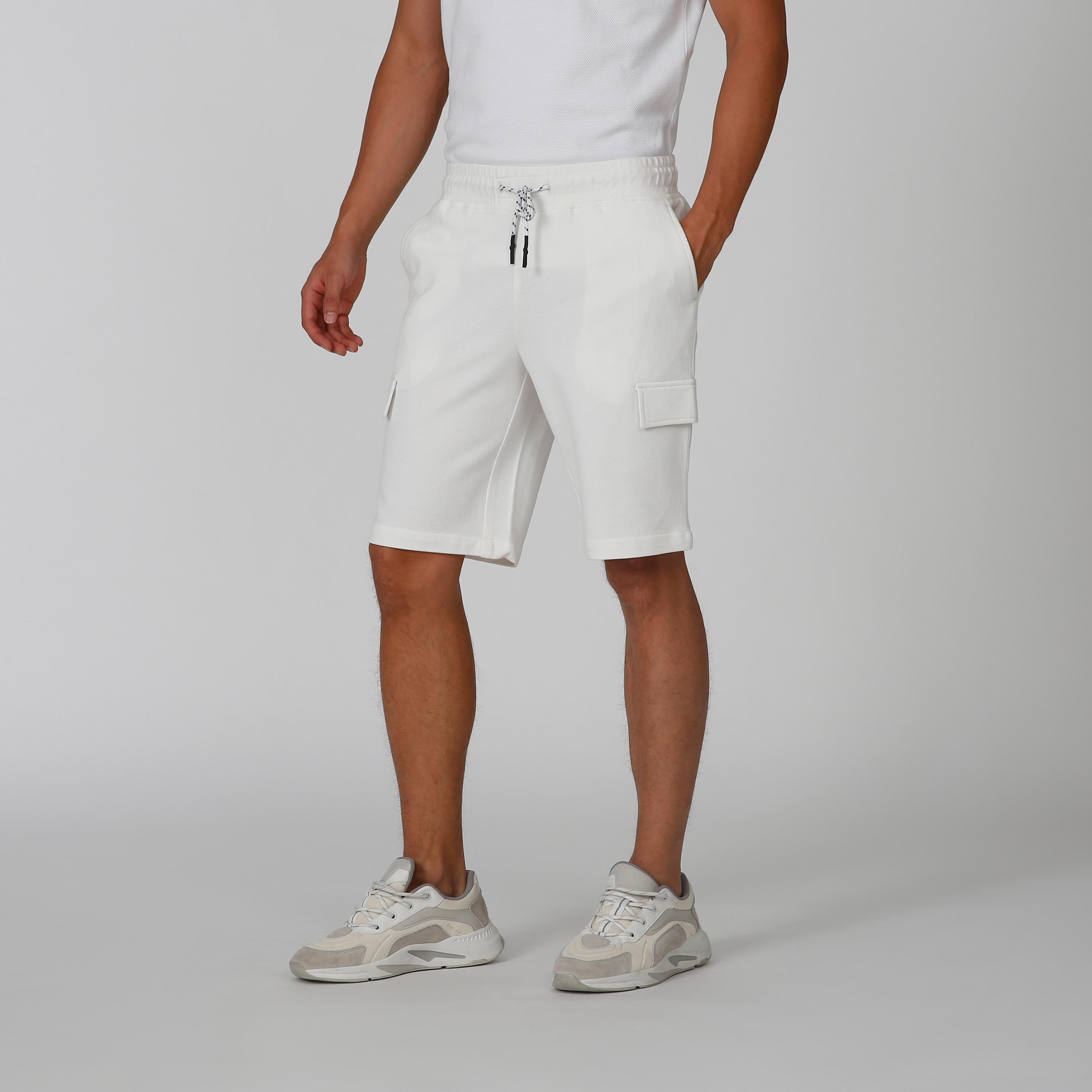 شورت سادة بخصر مطّاطي وجيوب من آيكونيك-men-clothing-bottoms-shorts-image-4