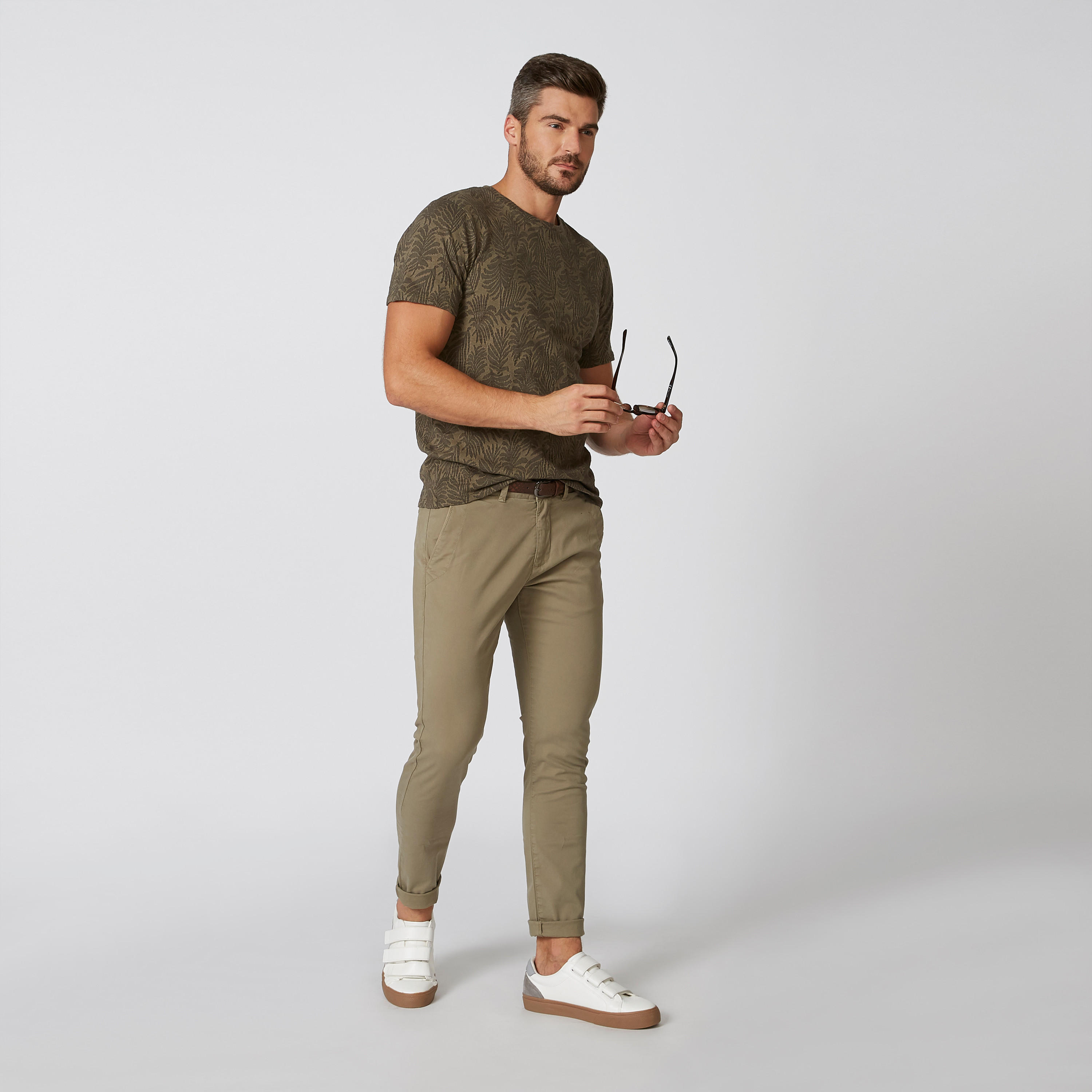 بنطلون سادة بقصّة سليم وخصر متوسط الارتفاع وجيوب من آيكونيك-men-clothing-bottoms-trousersandchinos-trousers-image-4