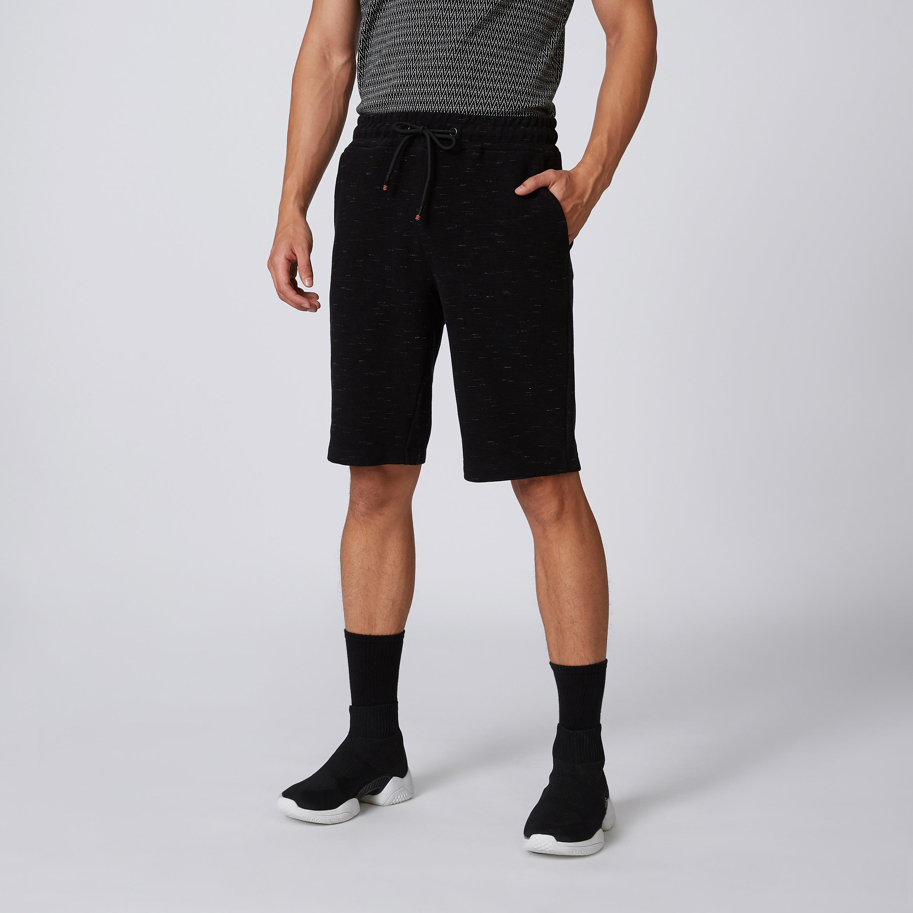 شورت بارز الملمس بقصّة سليم وجيوب من آيكونيك-men-clothing-bottoms-shorts-image-1