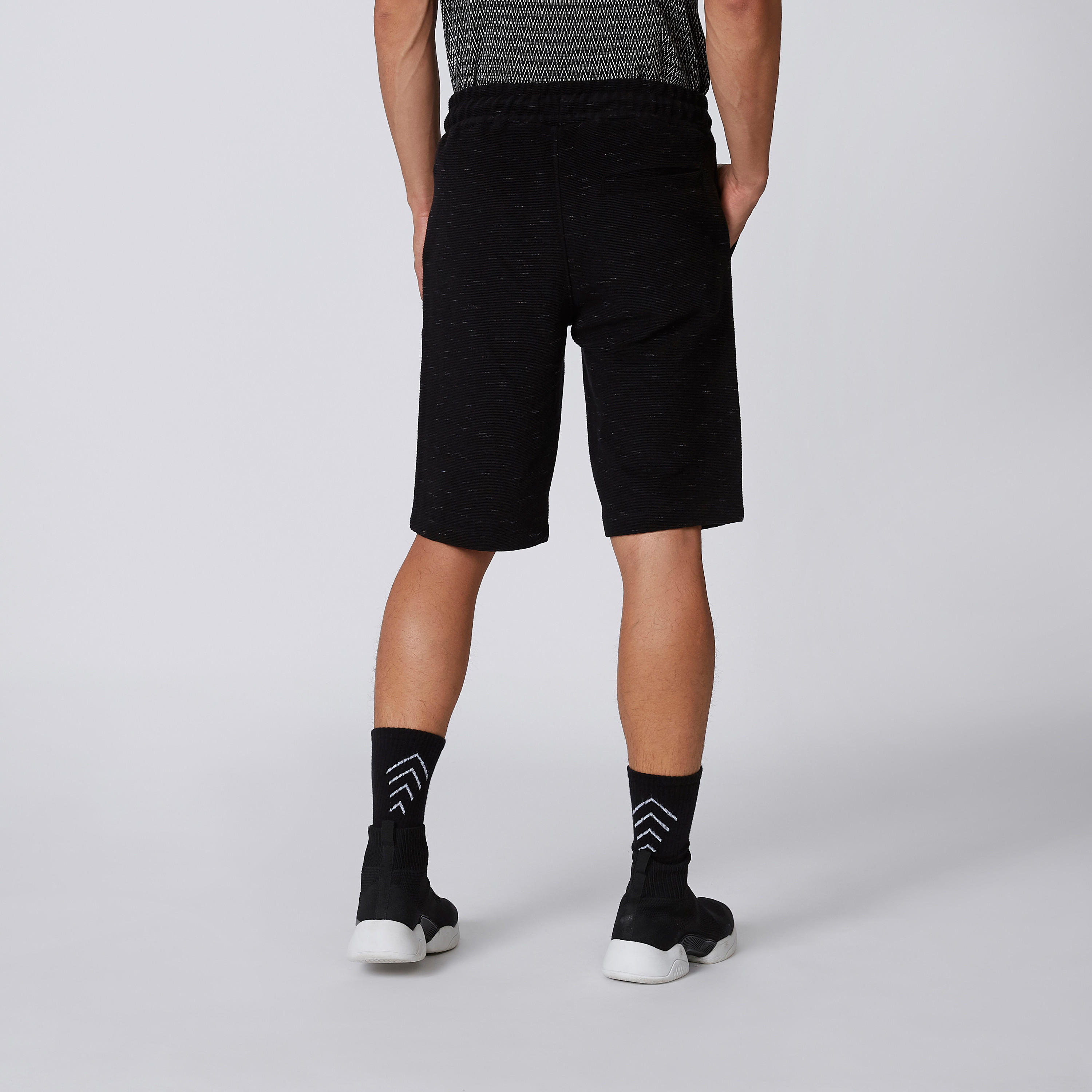 شورت بارز الملمس بقصّة سليم وجيوب من آيكونيك-men-clothing-bottoms-shorts-image-2