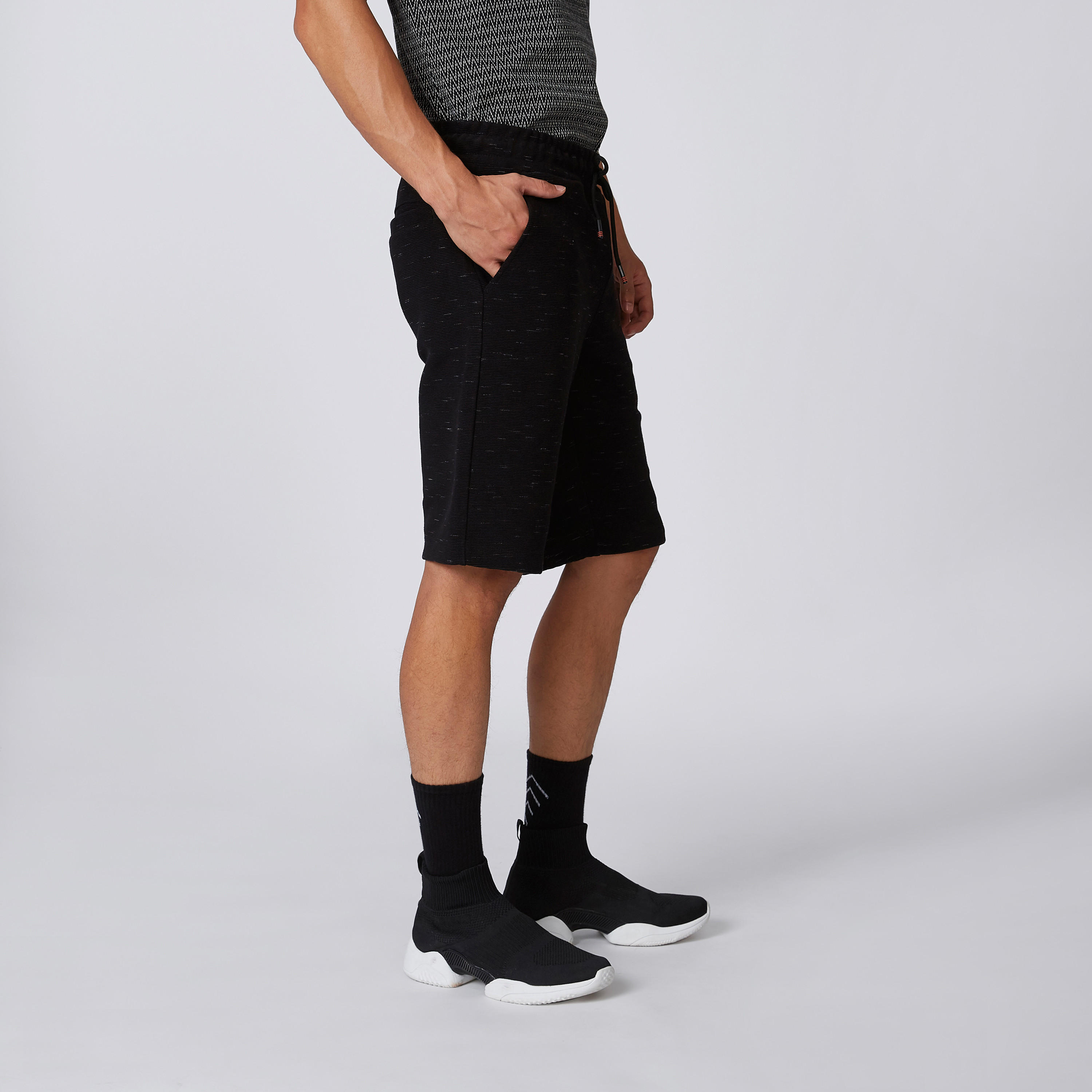 شورت بارز الملمس بقصّة سليم وجيوب من آيكونيك-men-clothing-bottoms-shorts-image-5