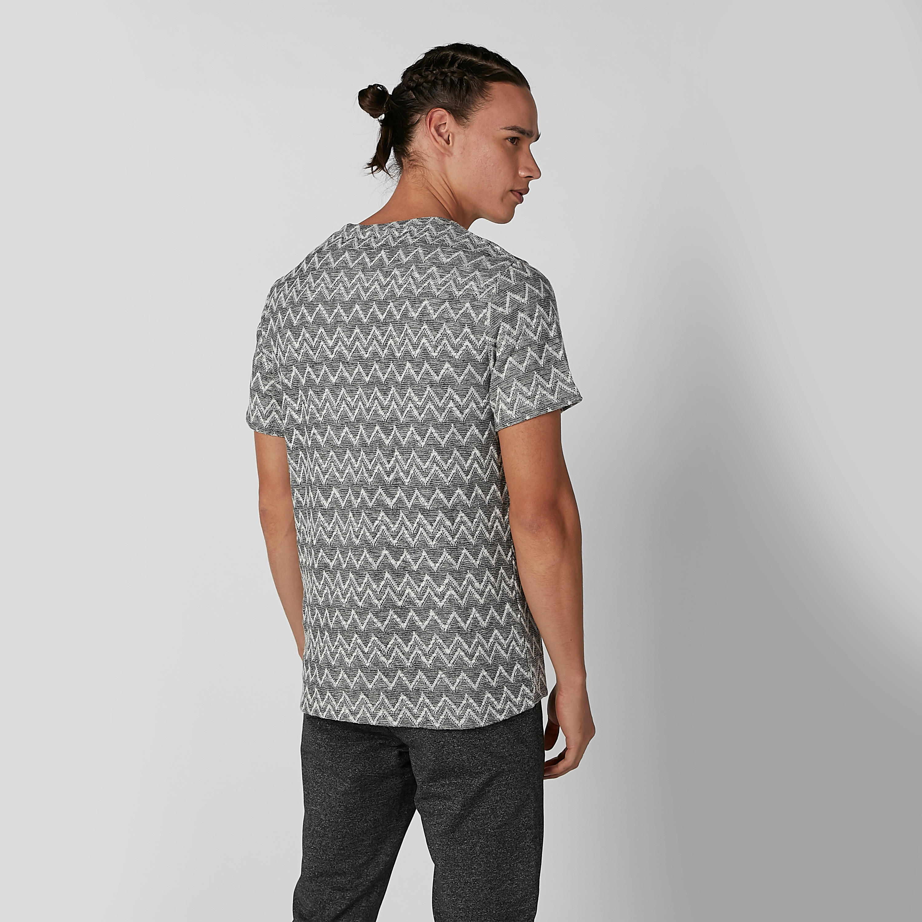 تيشيرت سليم بياقة مستديرة وأكمام قصيرة وطبعات من آيكونيك-men-clothing-tshirtsandpolos-tshirts-image-4