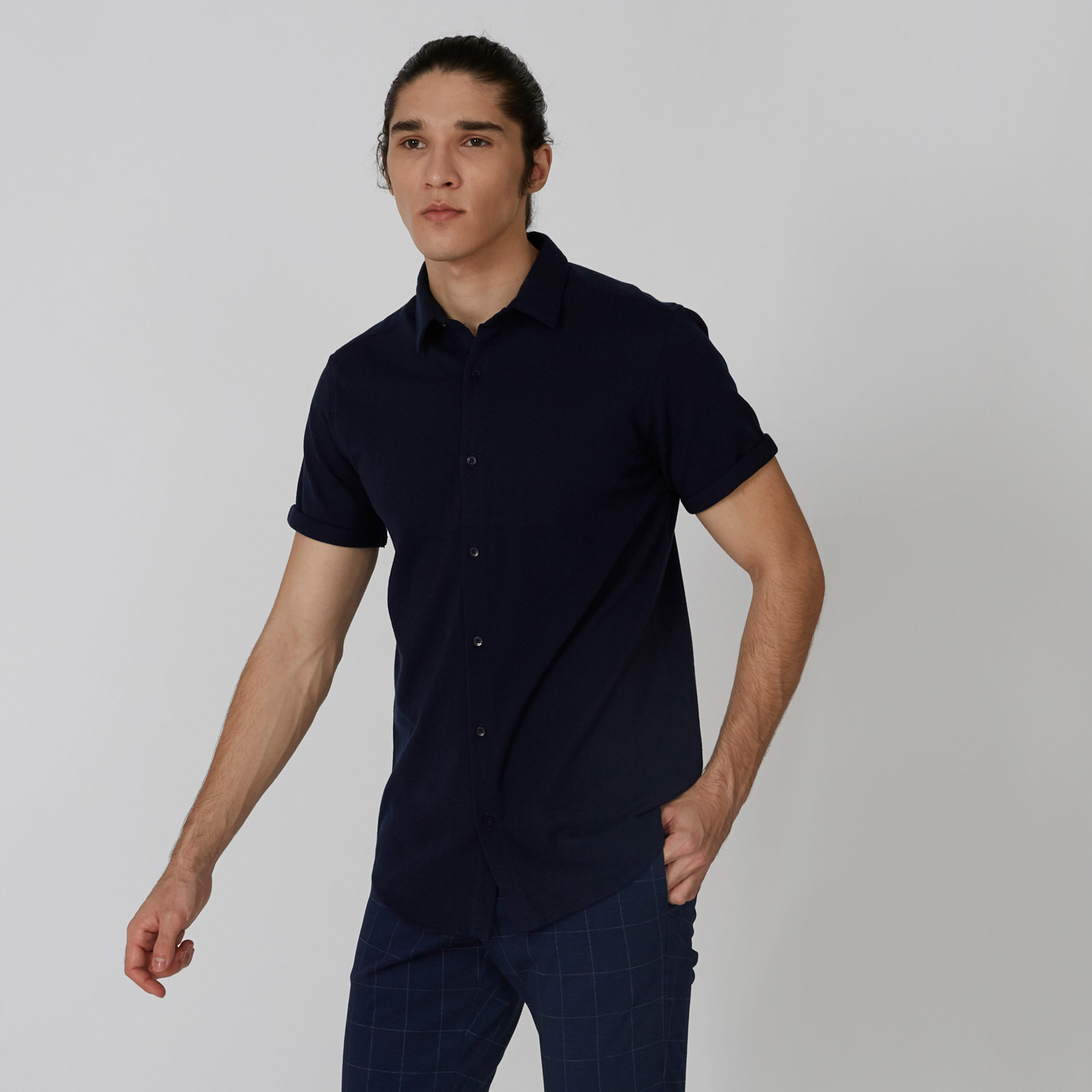 قميص سليم سادة بياقة عاديّة وأكمام قصيرة من آيكونيك-men-clothing-shirts-image-3