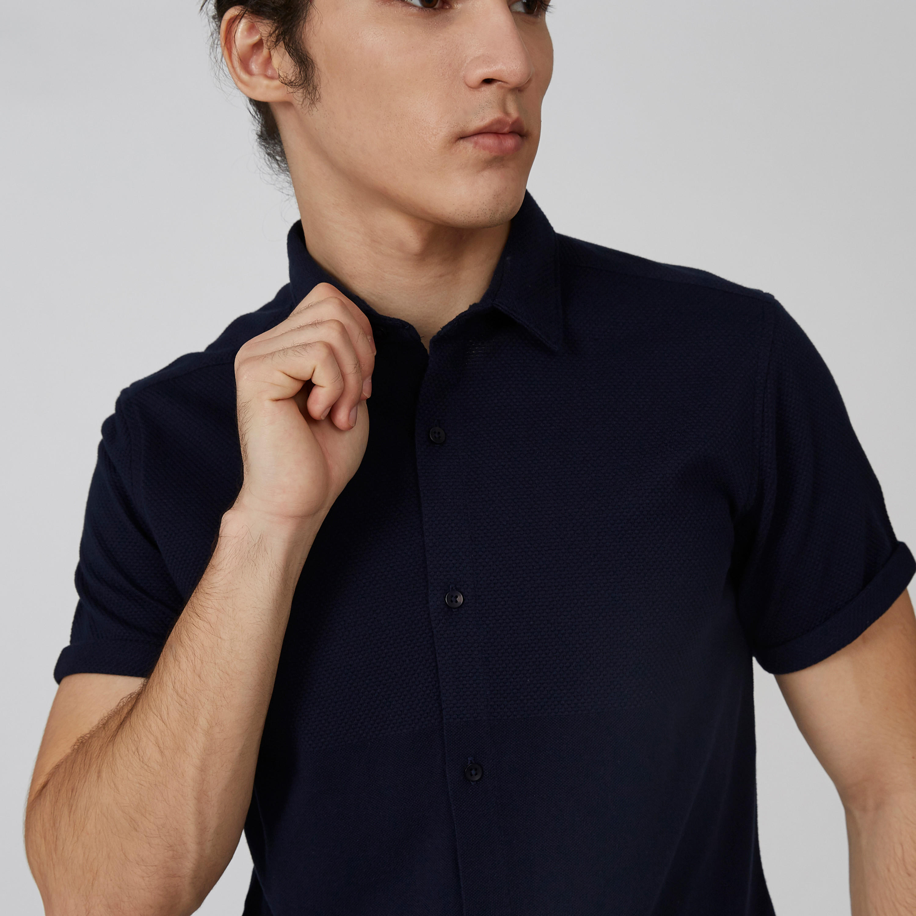 قميص سليم سادة بياقة عاديّة وأكمام قصيرة من آيكونيك-men-clothing-shirts-image-4