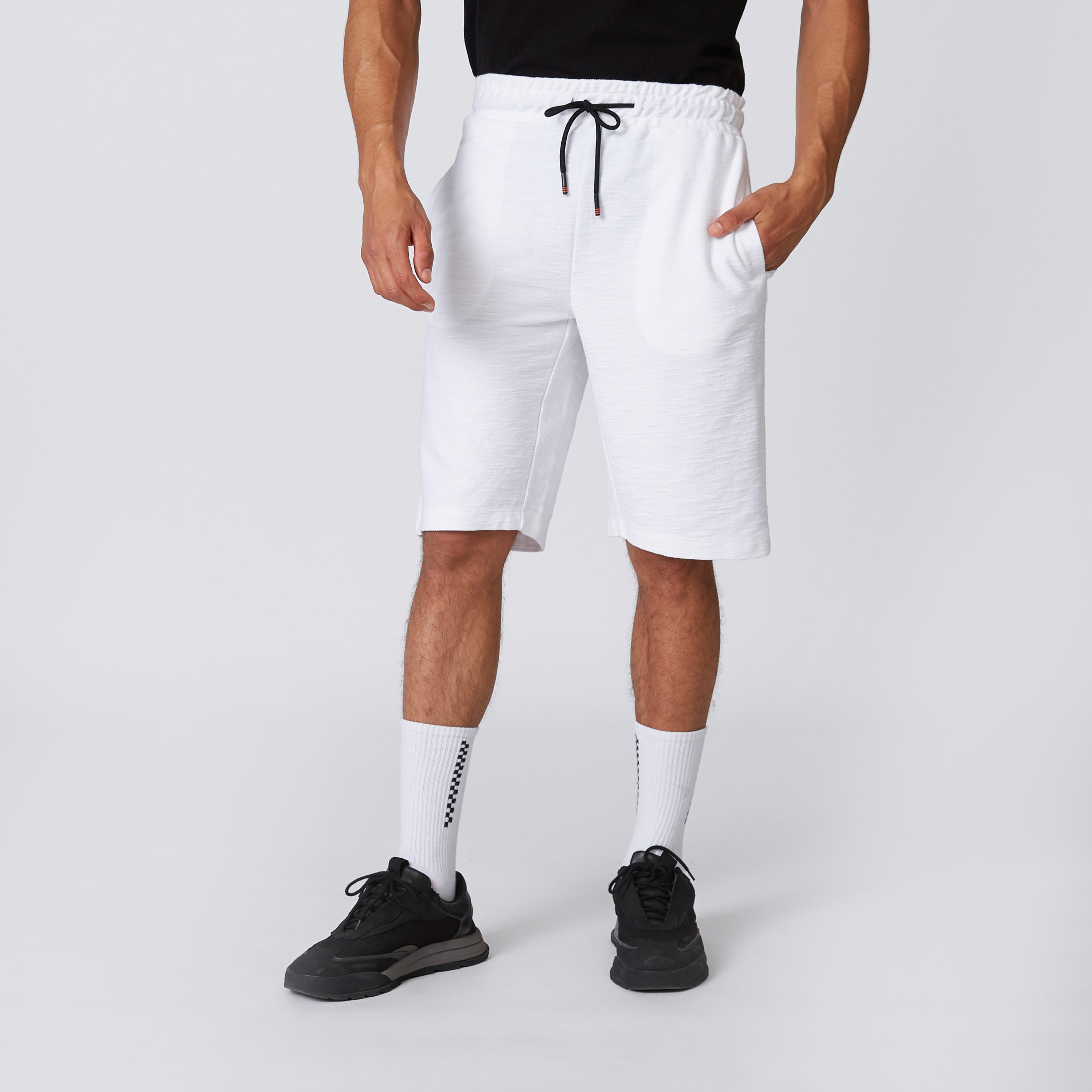 شورت بارز الملمس بقصّة سليم وخصر متوسط الارتفاع وجيوب من آيكونيك-men-clothing-bottoms-shorts-image-1