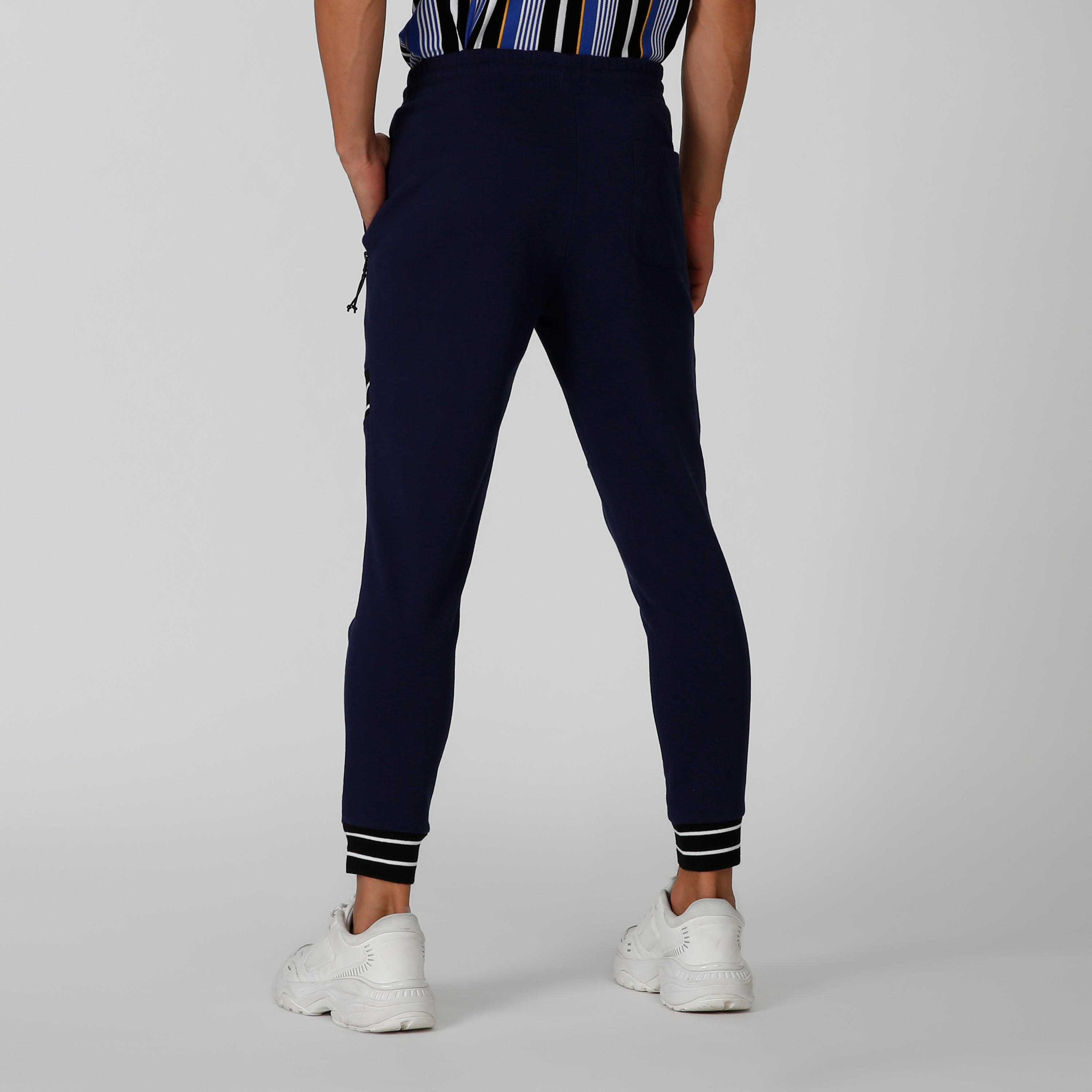 بنطلون رياضي طويل بجيوب وتفاصيل مقلّمة من آيكونك-men-clothing-bottoms-joggers-image-2