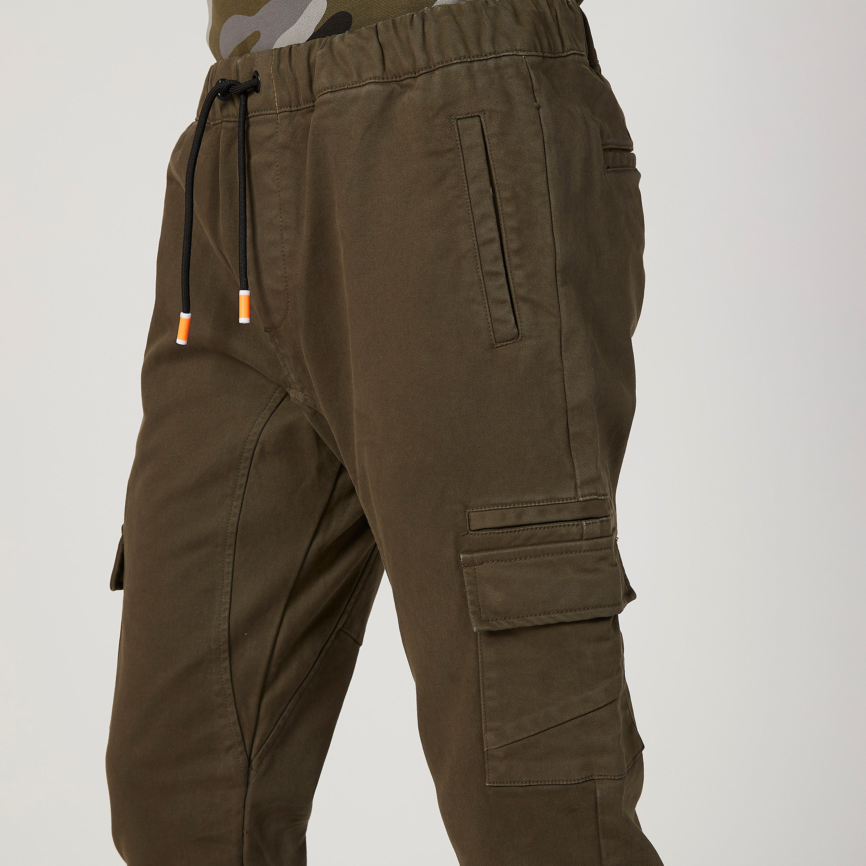 بنطلون رياضي بقصّة سليم وخصر متوسط الارتفاع وجيوب من آيكونيك-men-clothing-bottoms-joggers-image-3