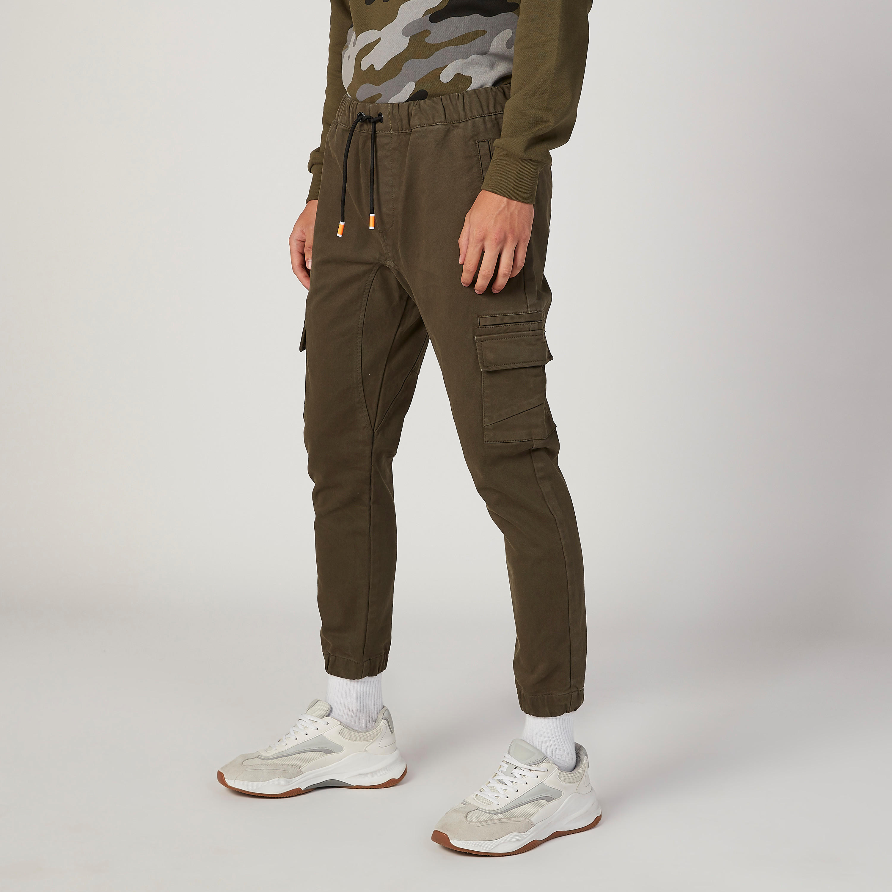 بنطلون رياضي بقصّة سليم وخصر متوسط الارتفاع وجيوب من آيكونيك-men-clothing-bottoms-joggers-image-5