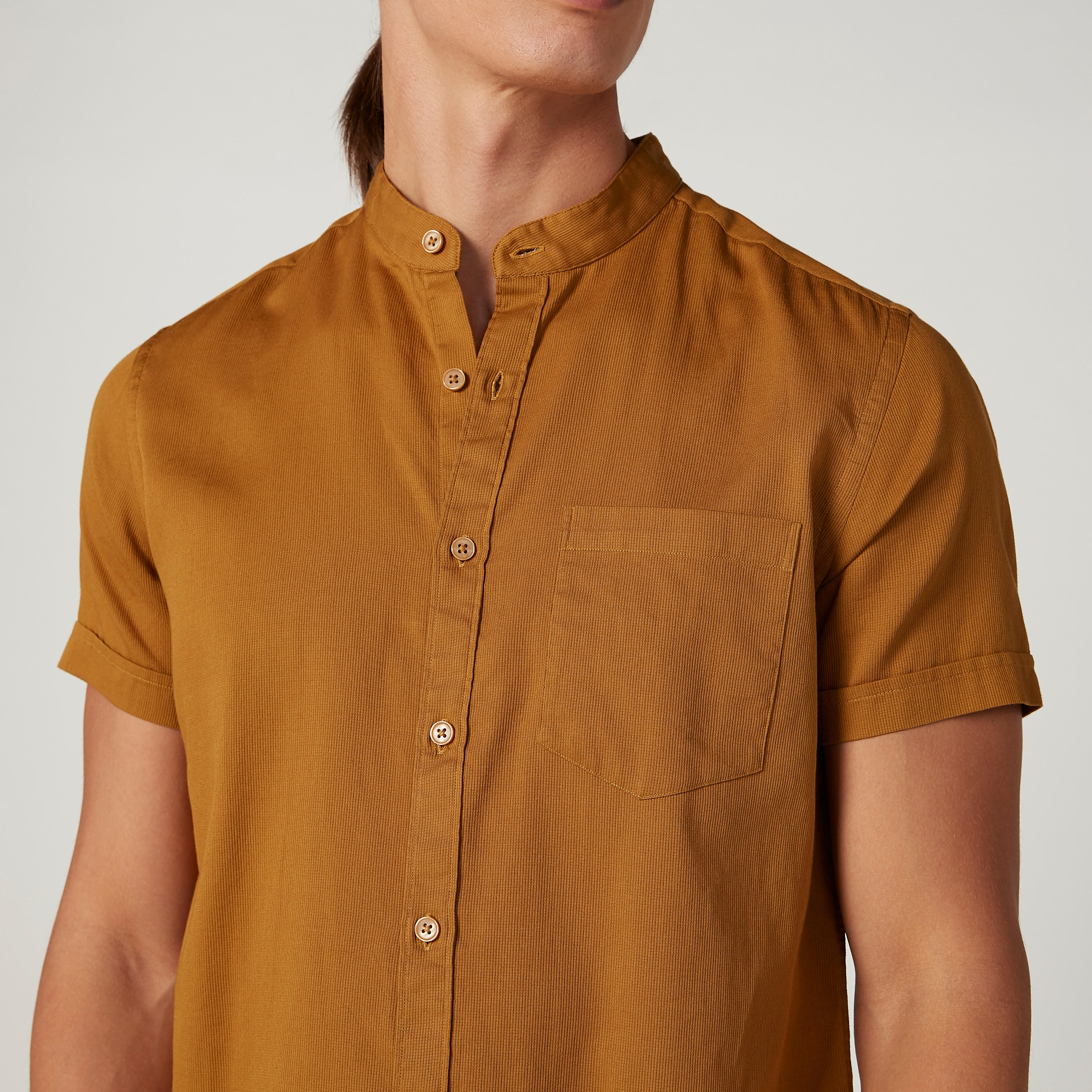 قميص سليم سادة بياقة ماندارين وأكمام قصيرة من آيكونيك-men-clothing-shirts-image-3