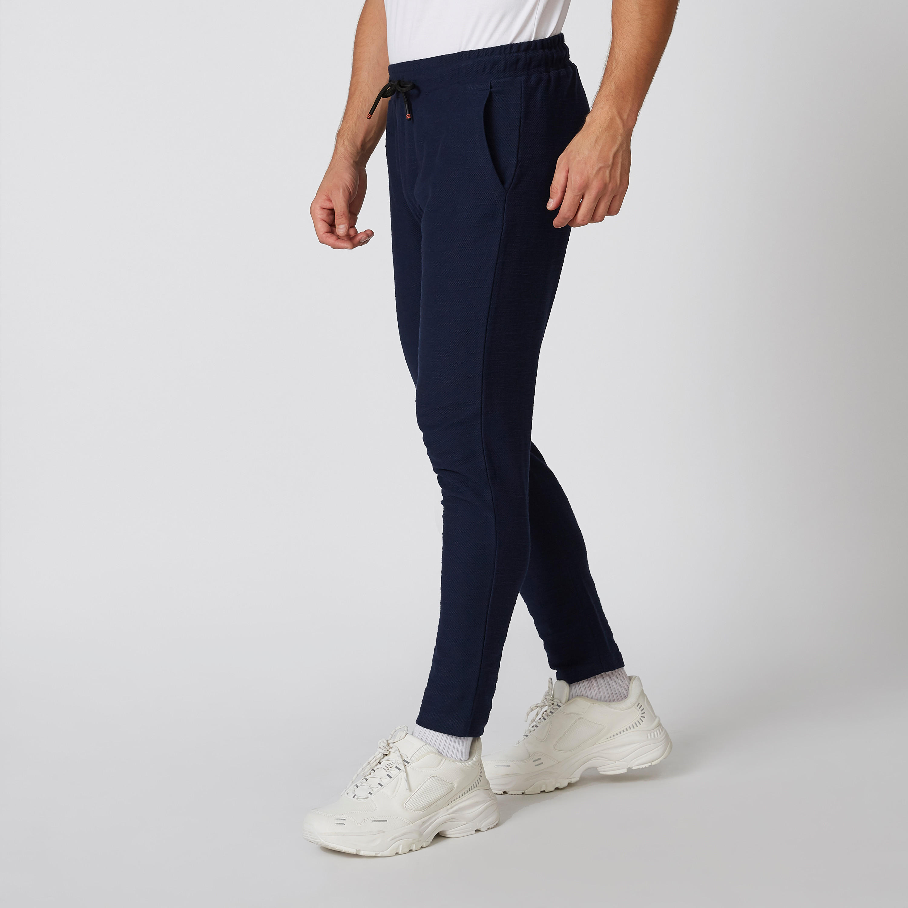 بنطلون بارز الملمس بقصّة سليم وخصر متوسط الارتفاع وجيوب-men-clothing-bottoms-trousersandchinos-trousers-image-4