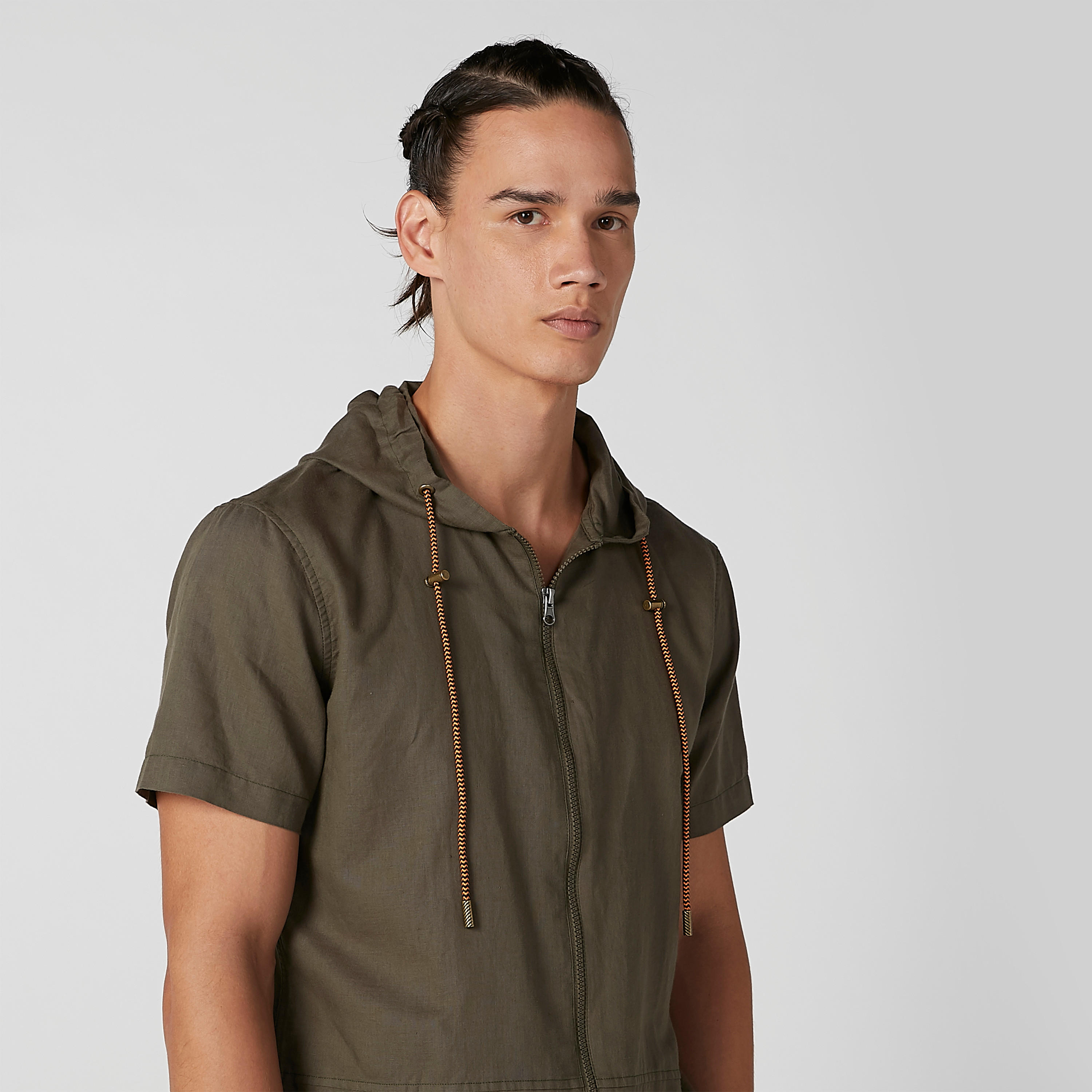 قميص سادة بقبّعة وسحّاب إغلاق من آيكونيك-men-clothing-shirts-image-2