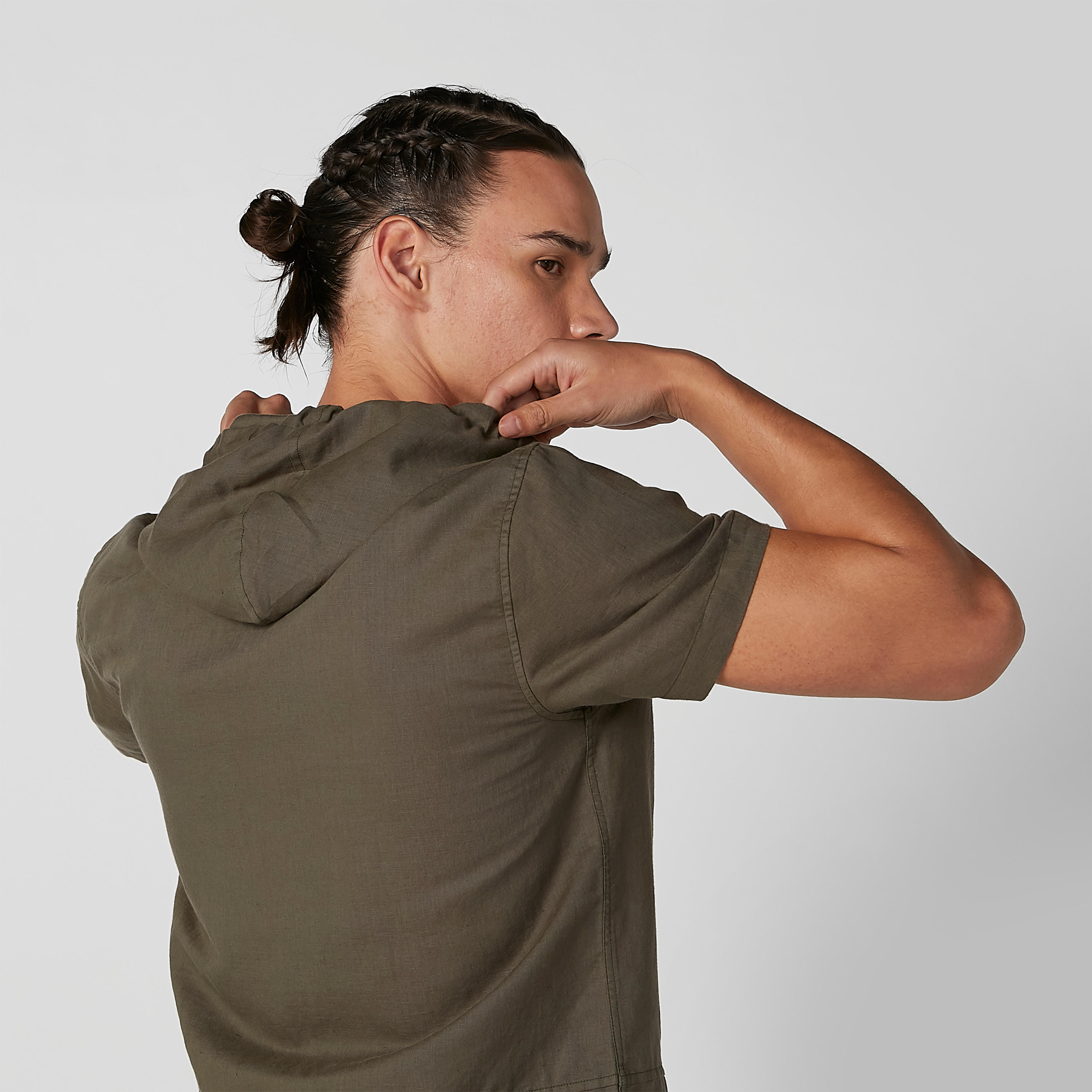قميص سادة بقبّعة وسحّاب إغلاق من آيكونيك-men-clothing-shirts-image-4
