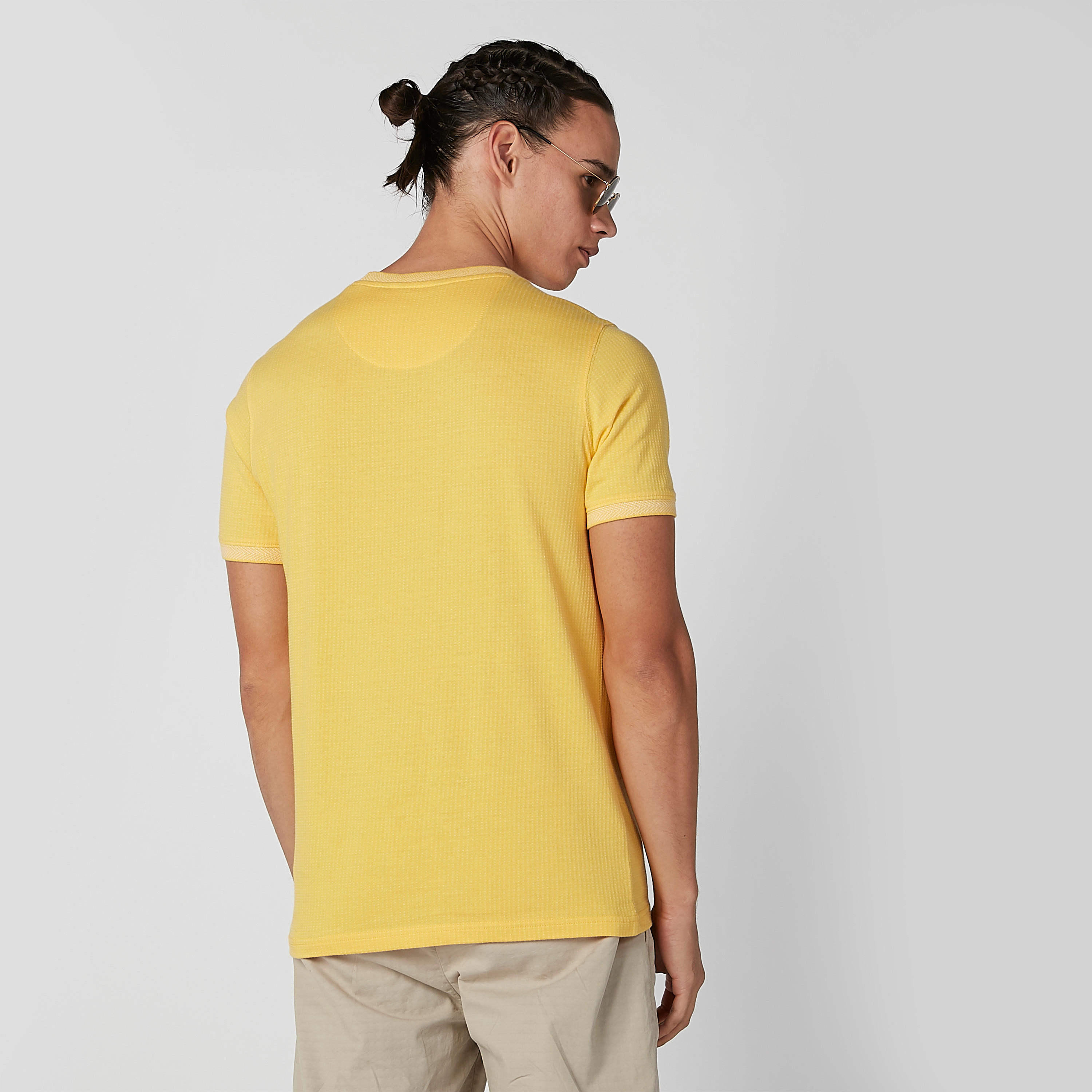 تيشيرت سادة بياقة ضيّقة وأكمام قصيرة من آيكونيك-men-clothing-tshirtsandpolos-tshirts-image-3
