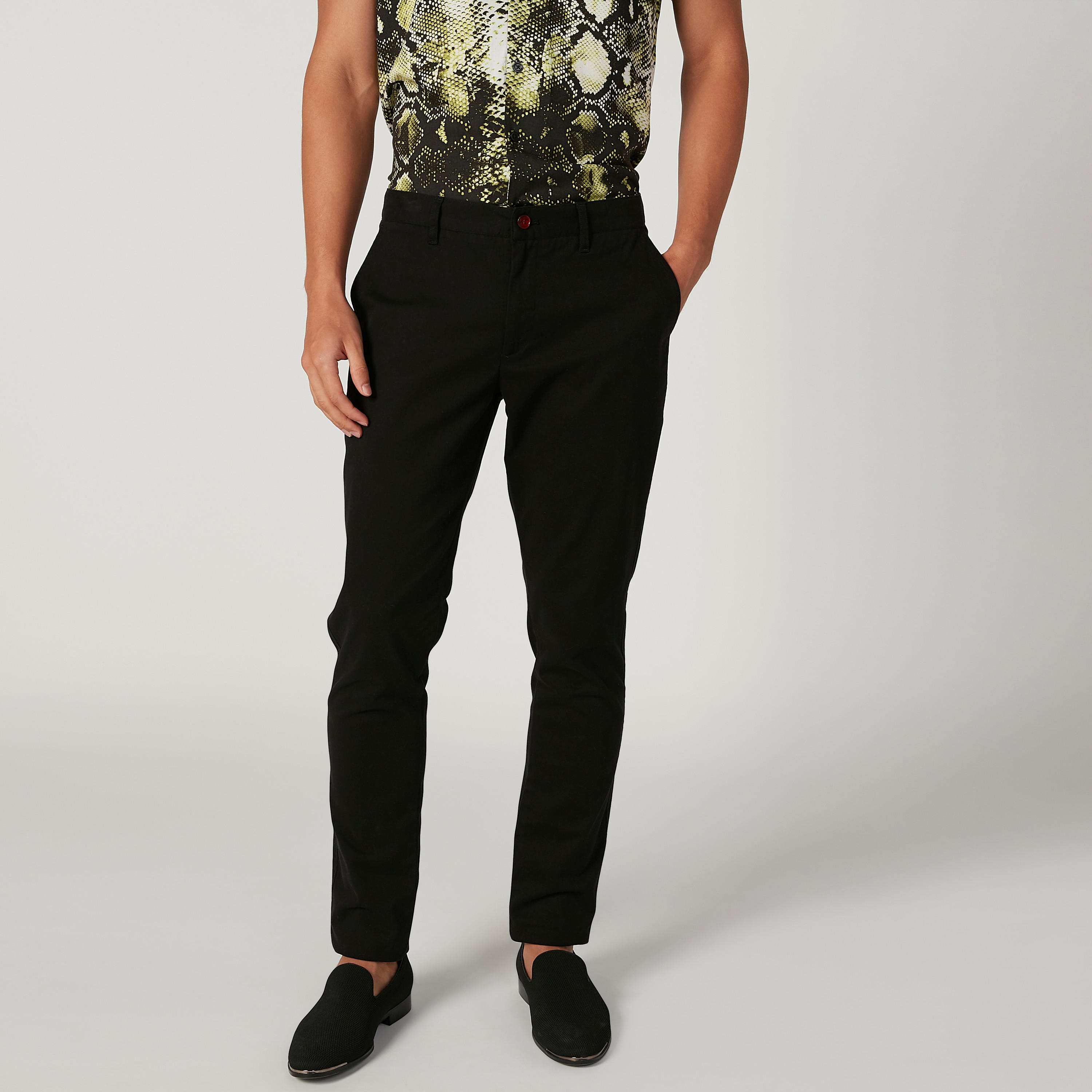 بنطلون شينو سادة بقصّة سليم وجيوب من آيكونيك-men-clothing-bottoms-trousersandchinos-trousers-image-5